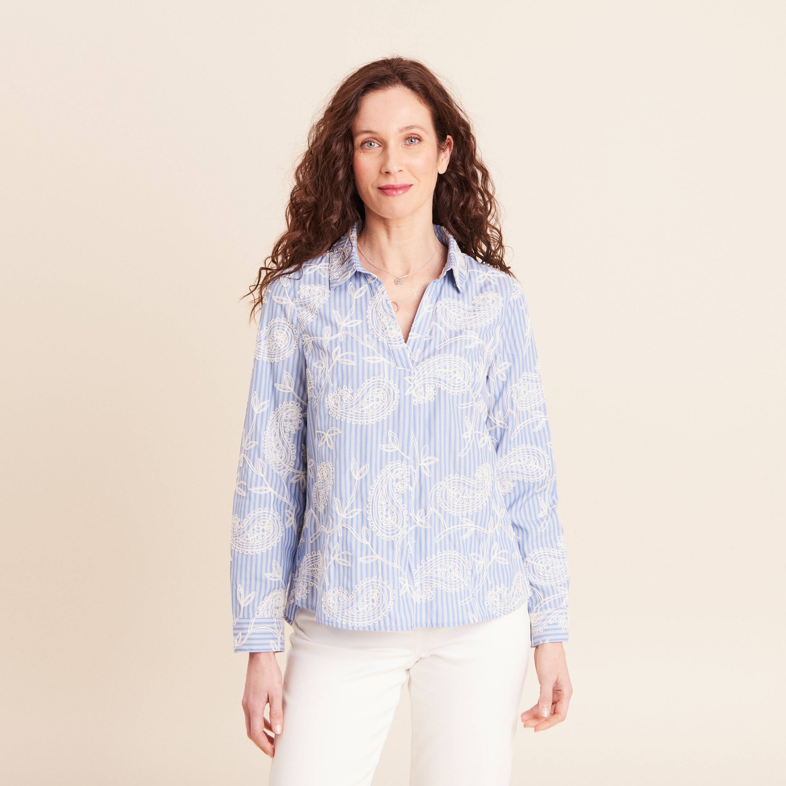 Blouse ample manches longues brod&eacute;e bleu ciel femme