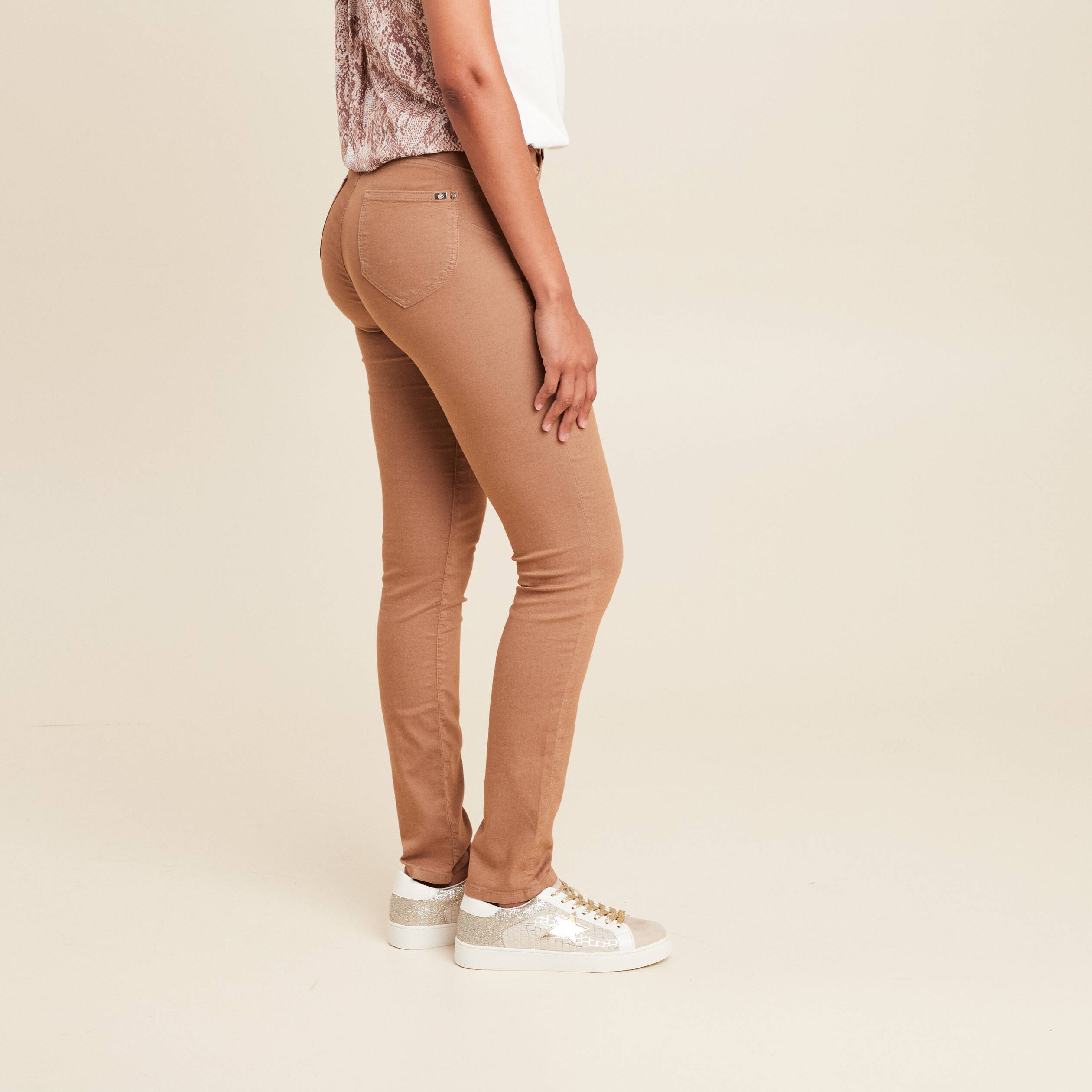 Pantalon magique Le L&eacute;ger coupe ajust&eacute;e marron femme