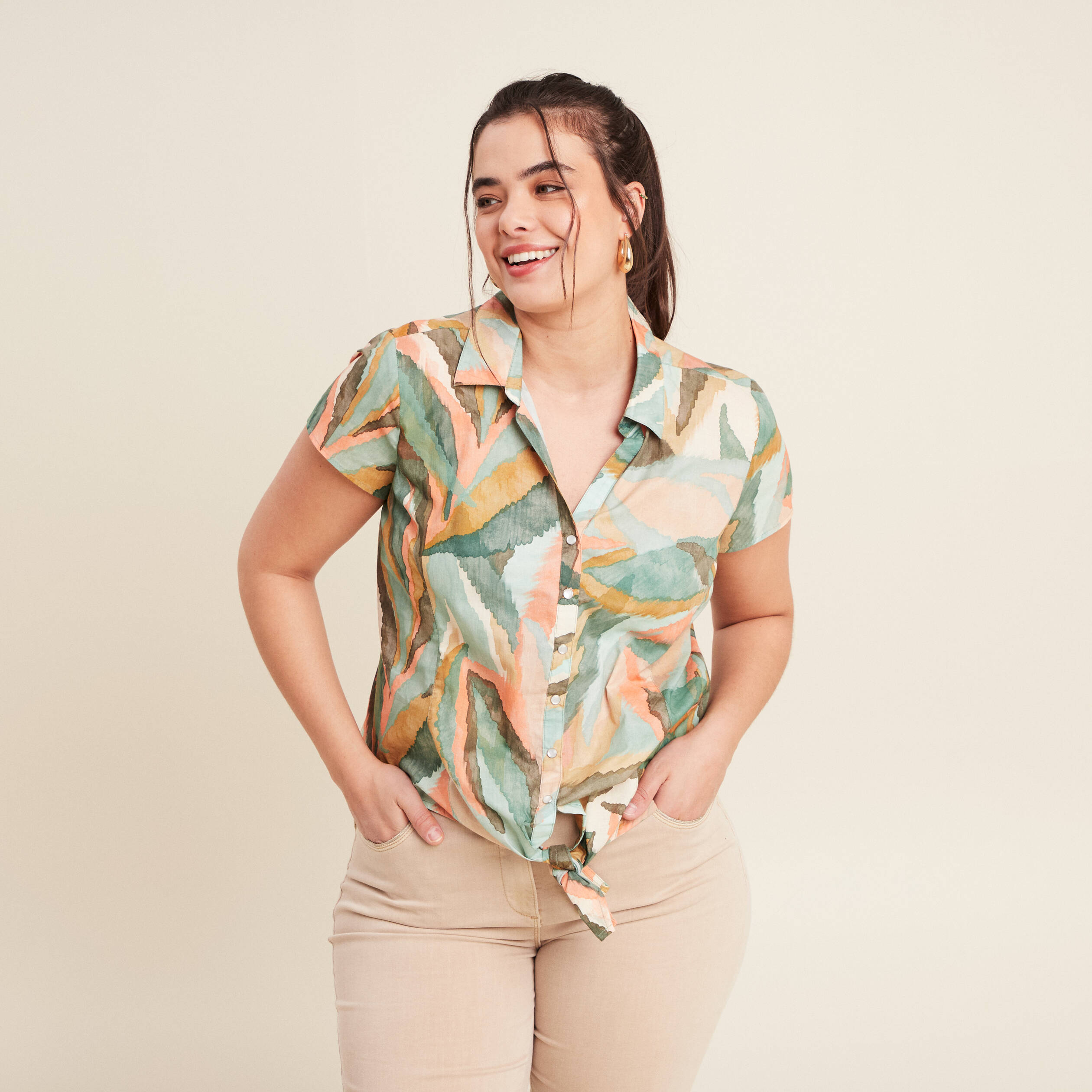 chemise manches courtes nouee multicolore femme Chemise manches courtes nouée multicolore femme