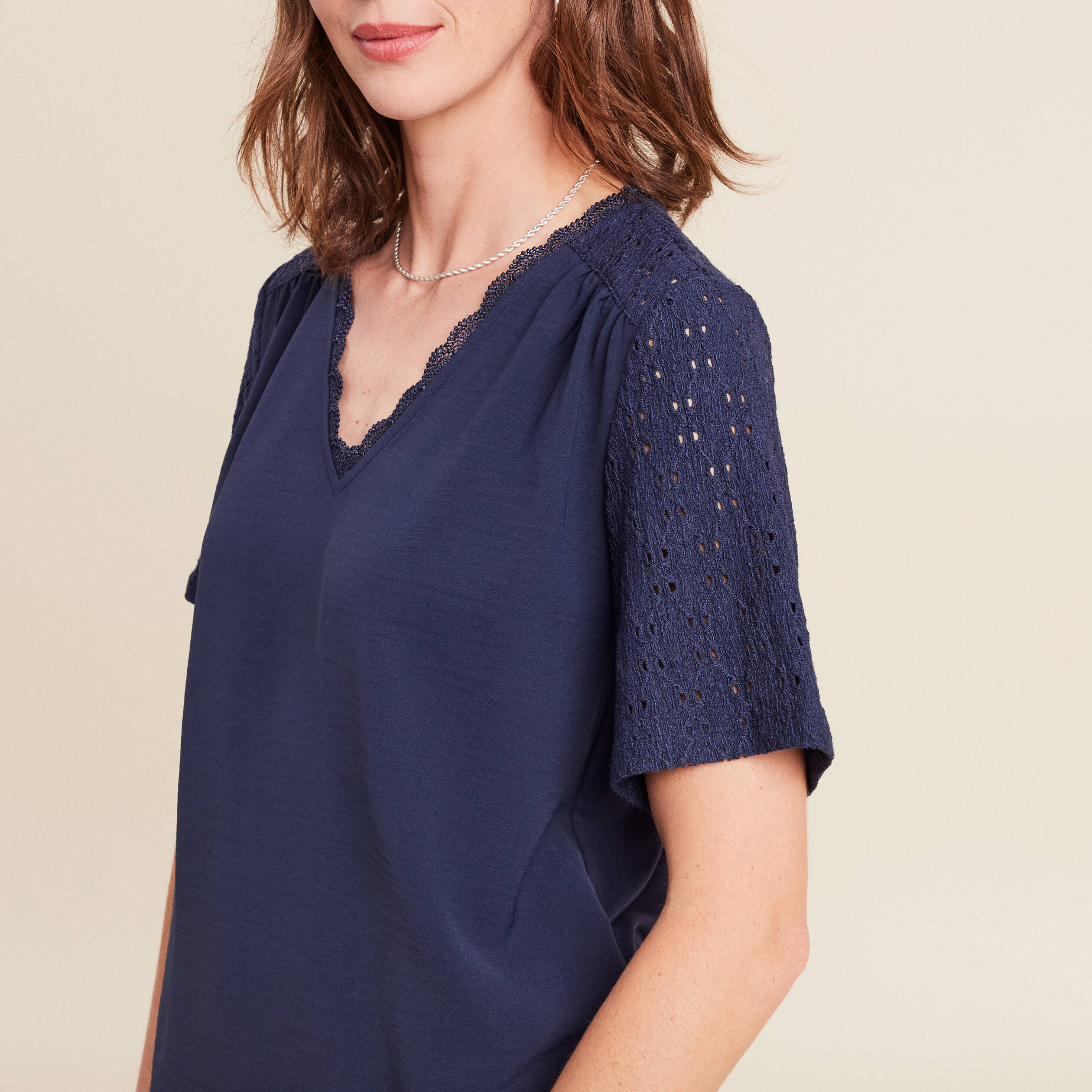 Blouse col V manches courtes bleu marine femme