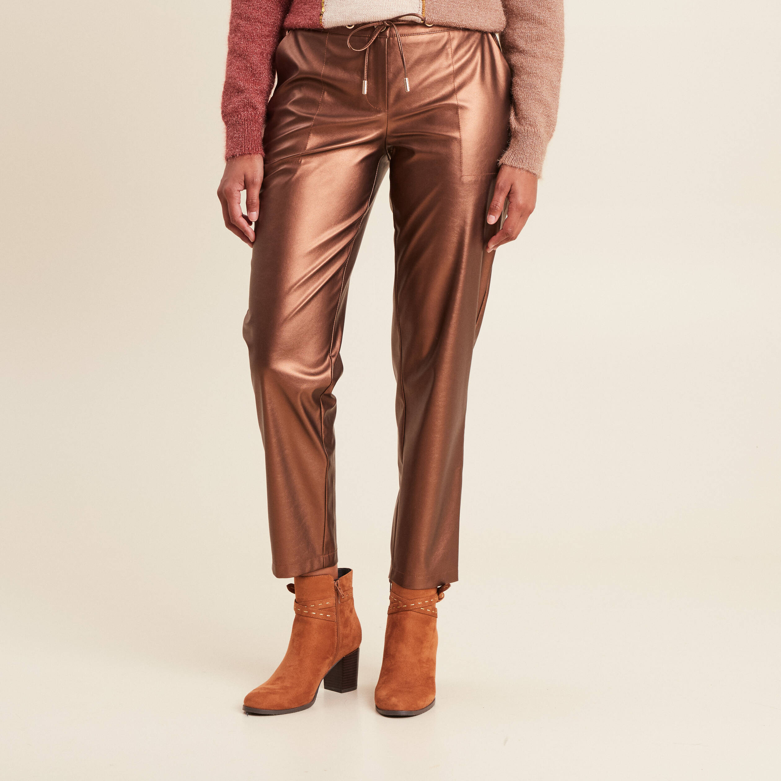 Pantalon ample simili cuir couleur cuivre femme