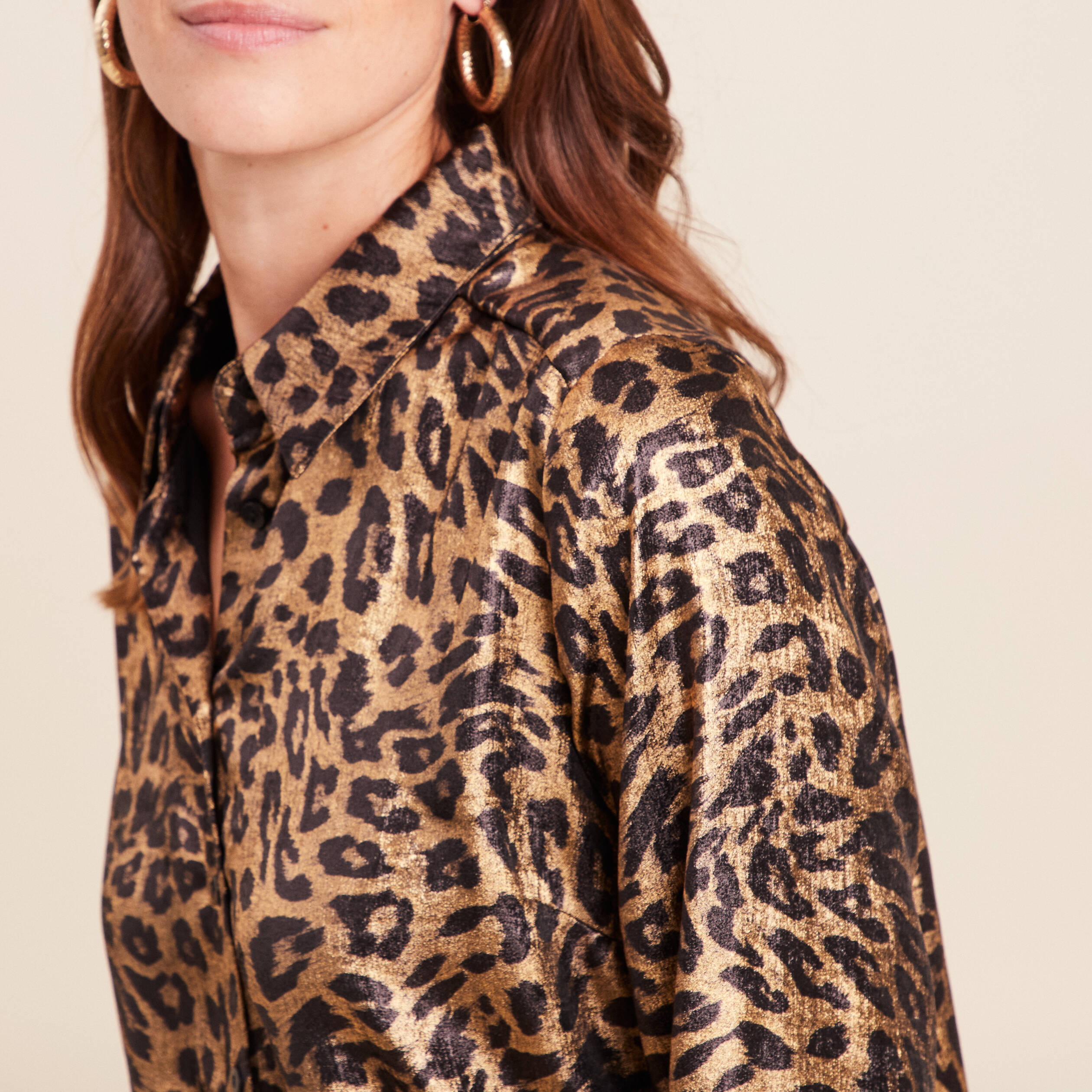 Chemise droite mi-longue brillante noir femme