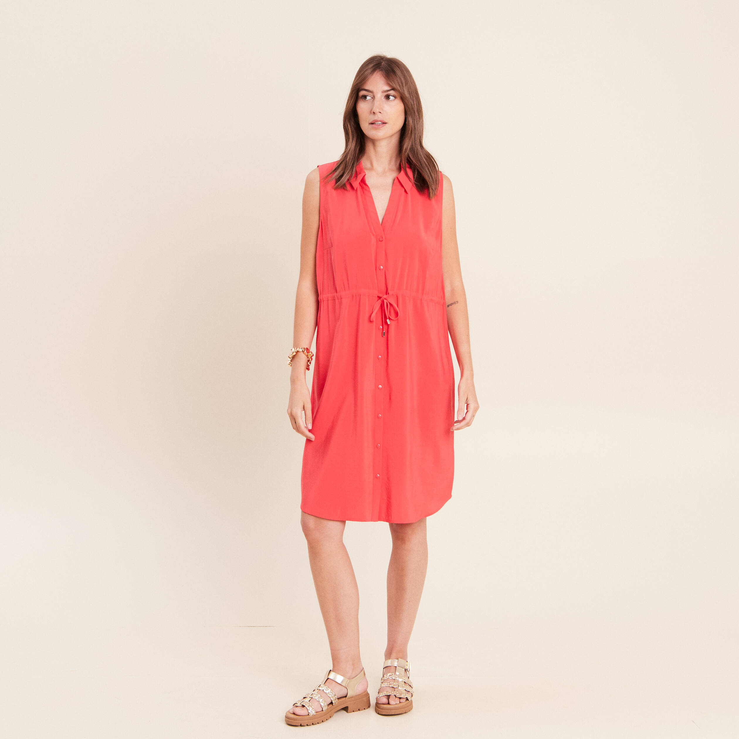 Robe droite courte avec lien rouge femme