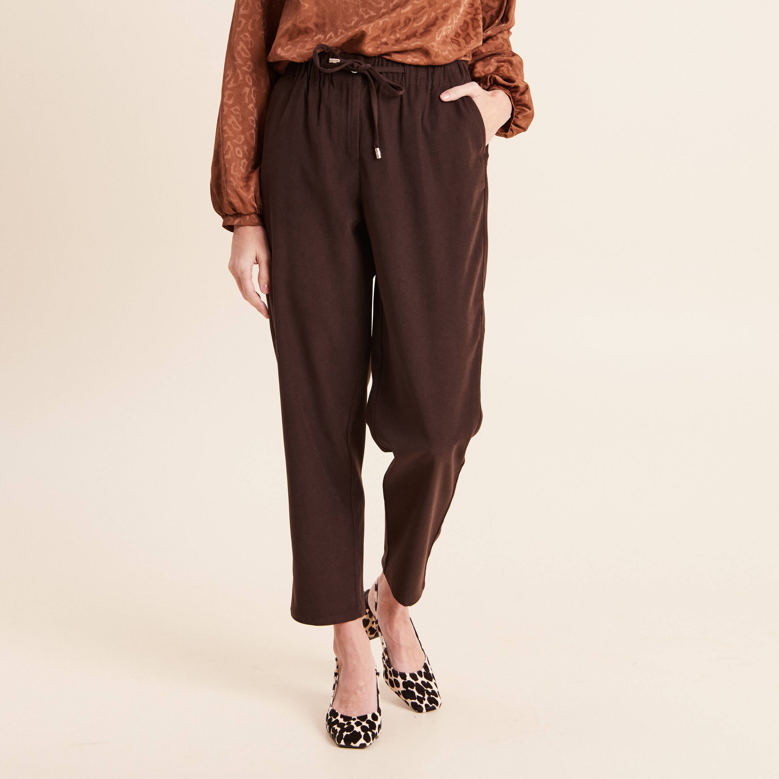 Jogging boyfriend 7/8&egrave;me en velours marron fonc&eacute; femme