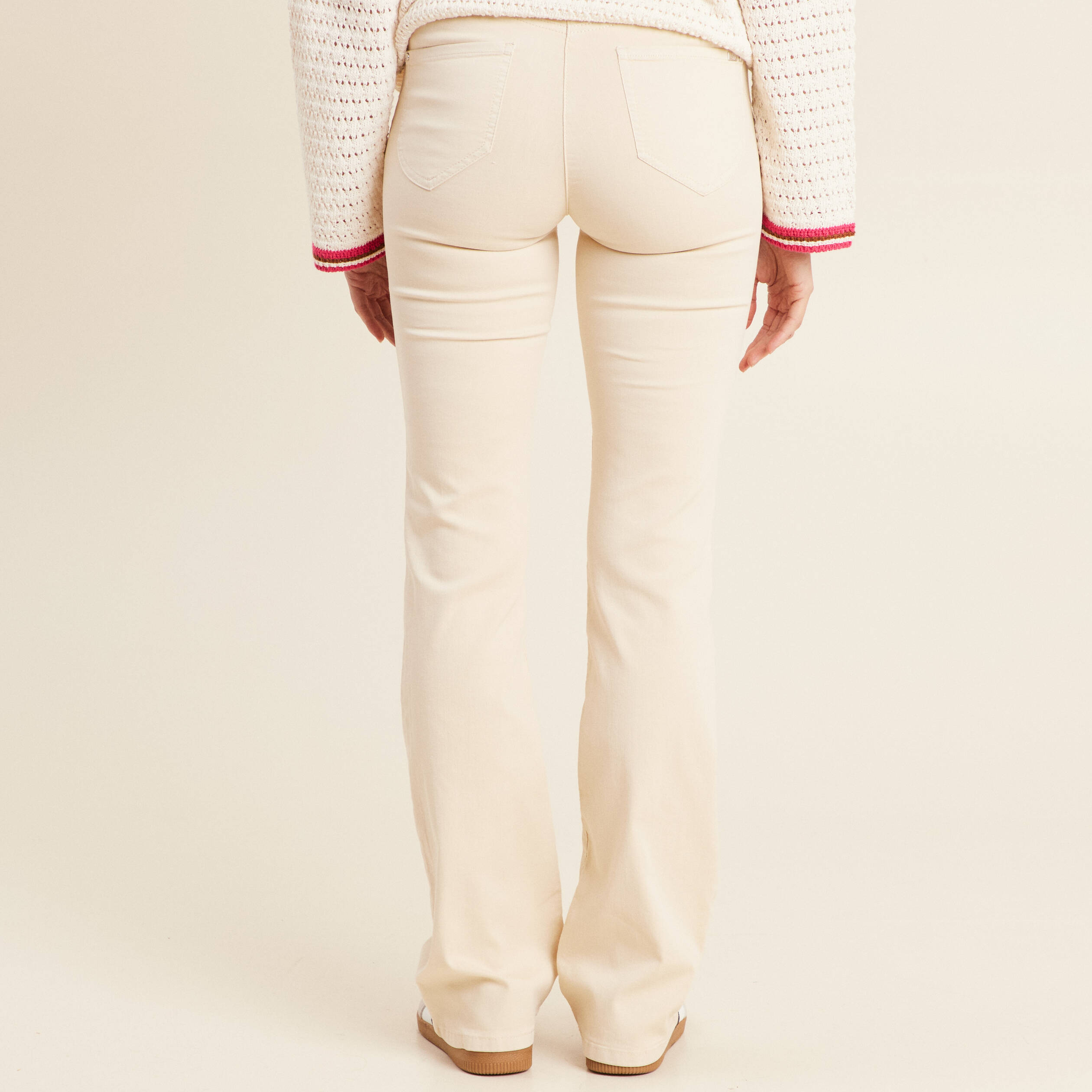 Pantalon l&eacute;ger bootcut taille bascul&eacute;e ivoire femme