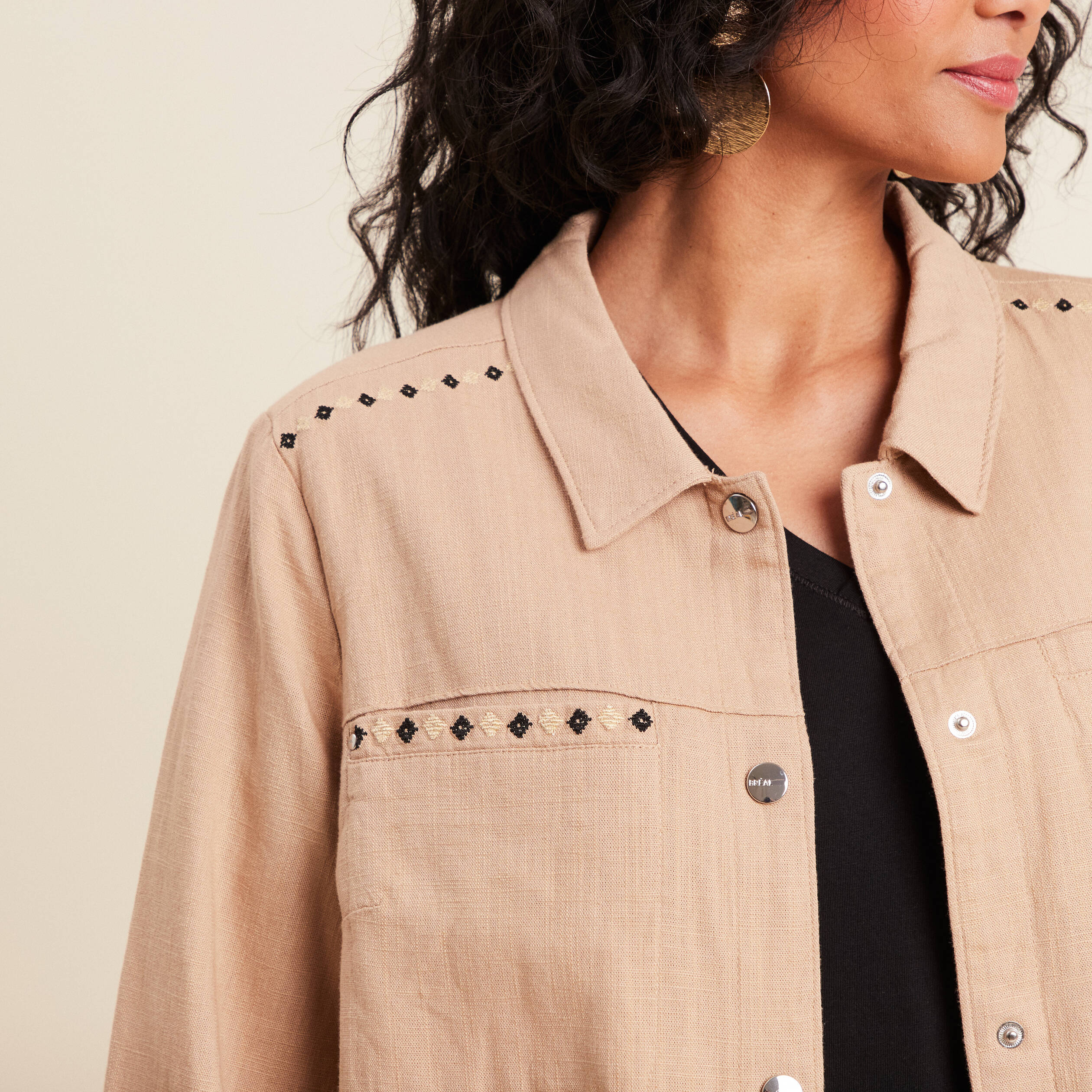 Surchemise boutonn&eacute;e brod&eacute;e sable femme