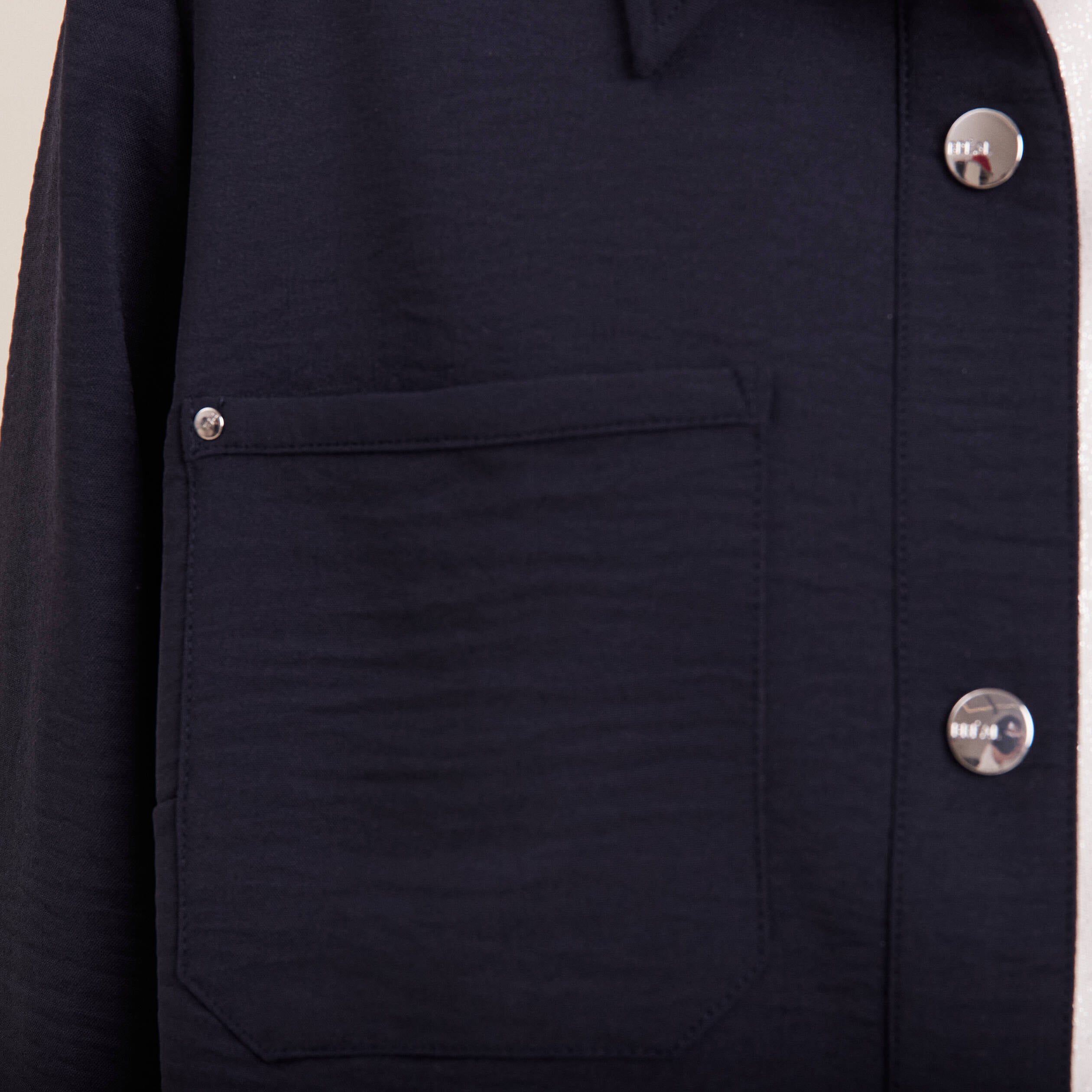 Veste cintr&eacute;e boutonn&eacute;e bleu fonc&eacute; femme
