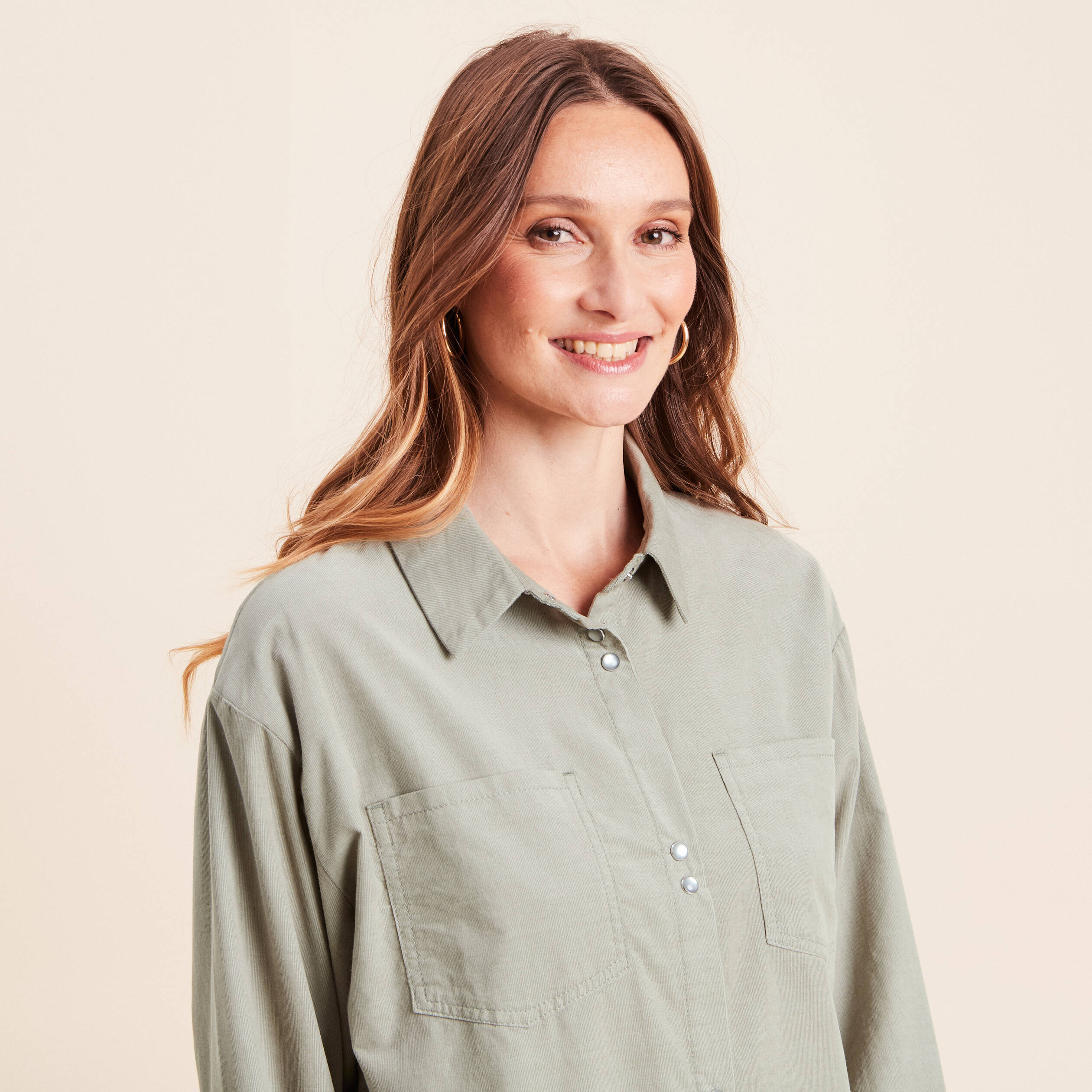 Chemise ample en velours milleraie vert clair femme
