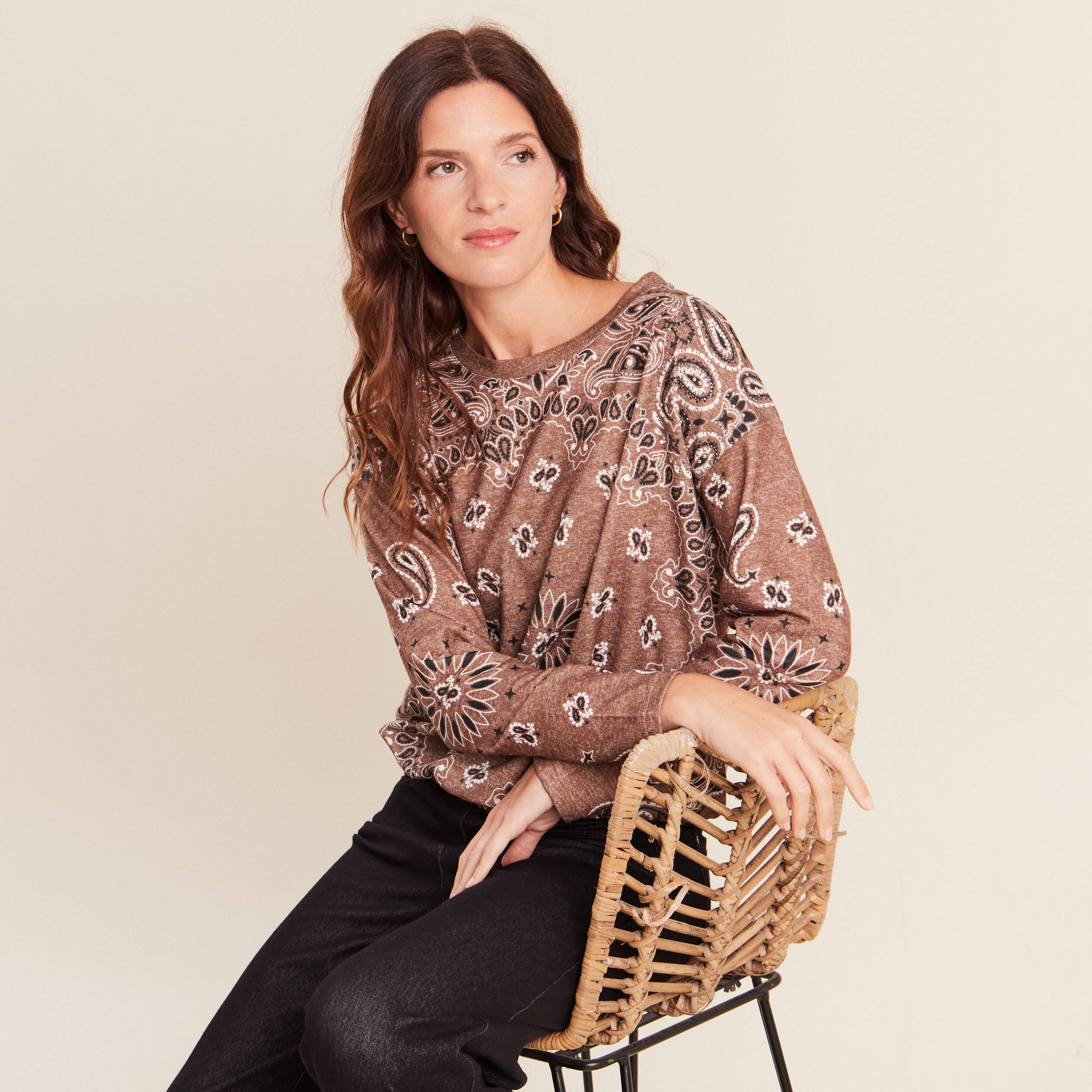 Pull col rond manches longues strass marron femme