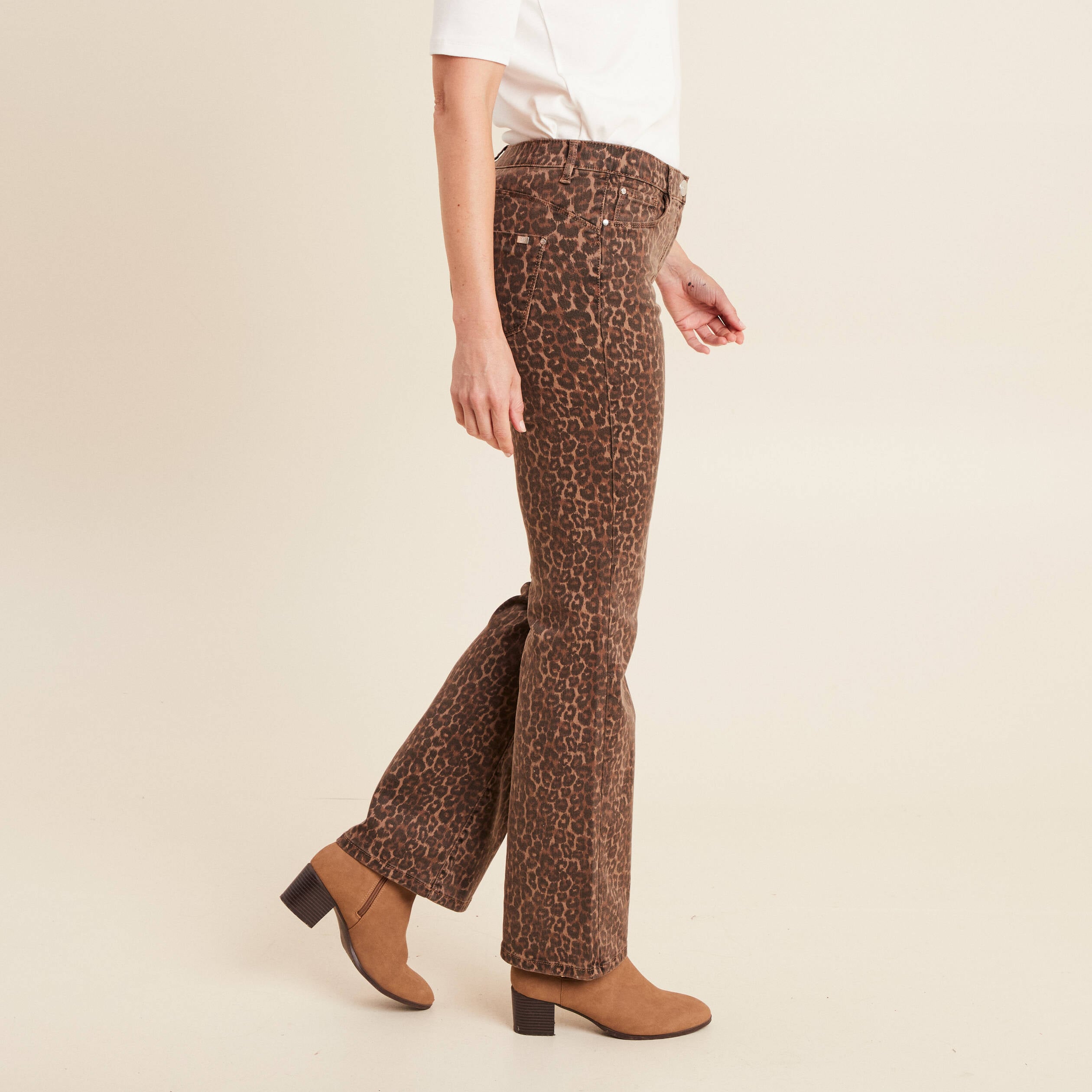 Pantalon magique L'Unique coupe bootcut marron cognac femme