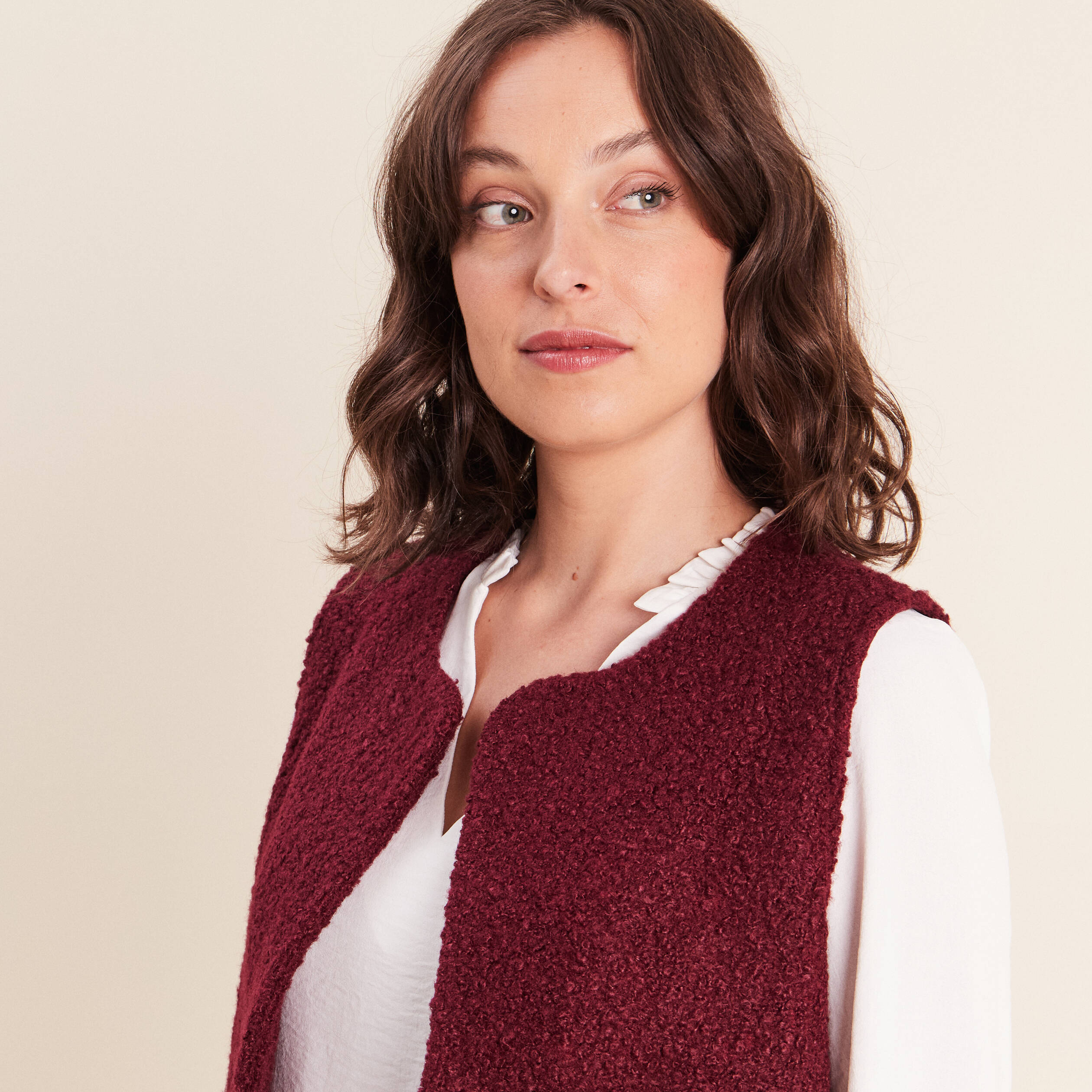 Gilet sans manches bouclette poches bordeaux femme