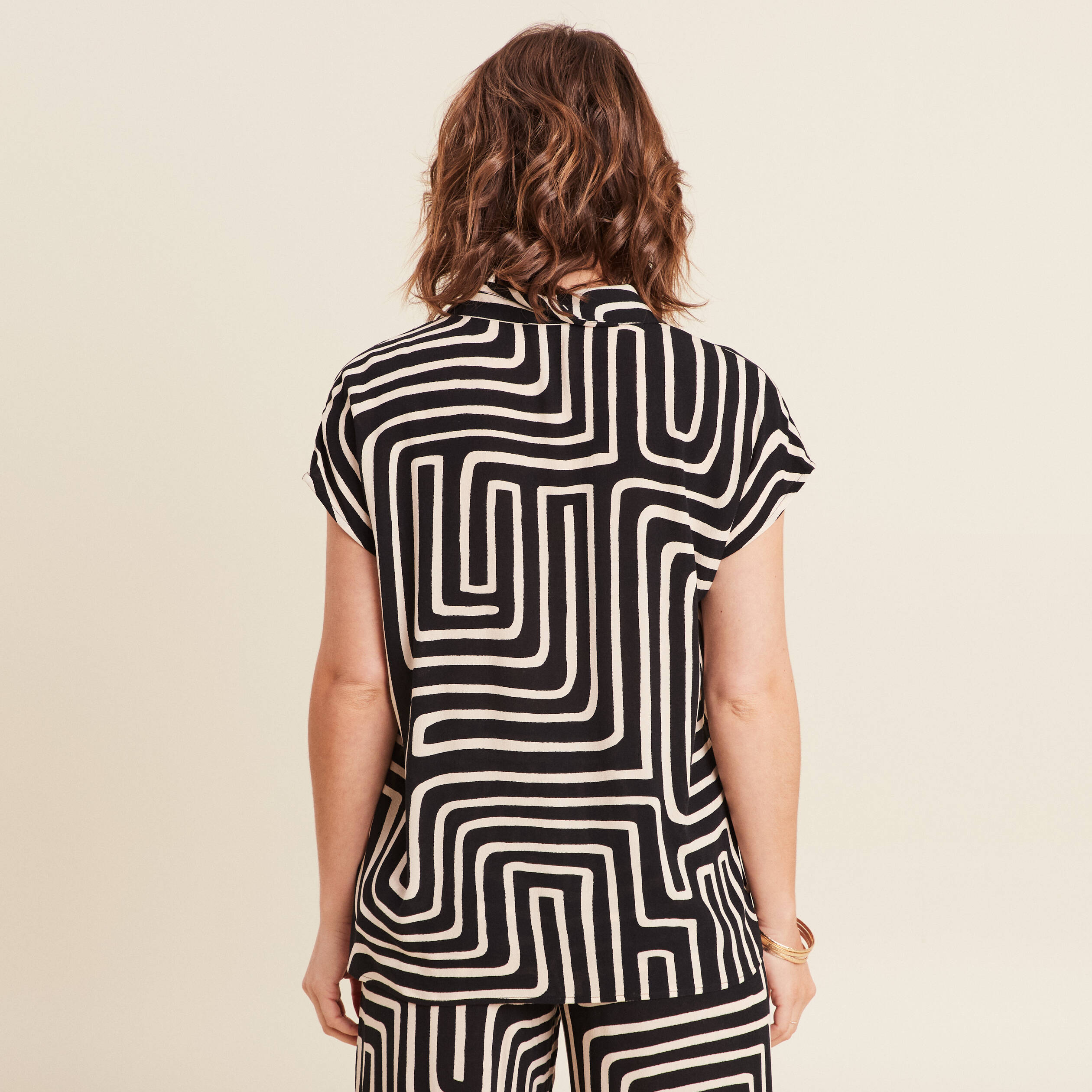chemise crepe manches courtes noir femme Chemise crêpe manches courtes noir femme