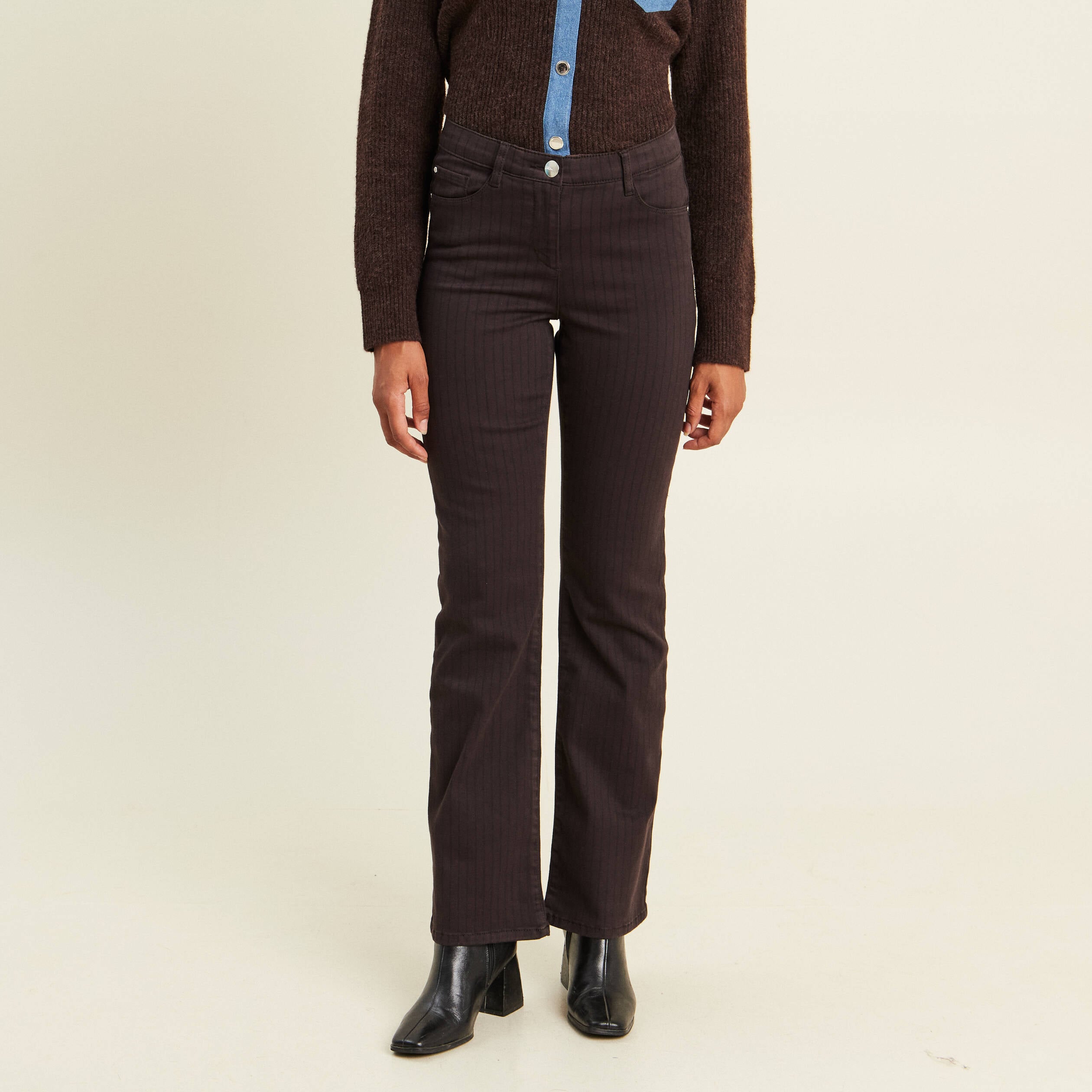 Pantalon magique L'Unique coupe bootcut marron fonc&eacute; femme