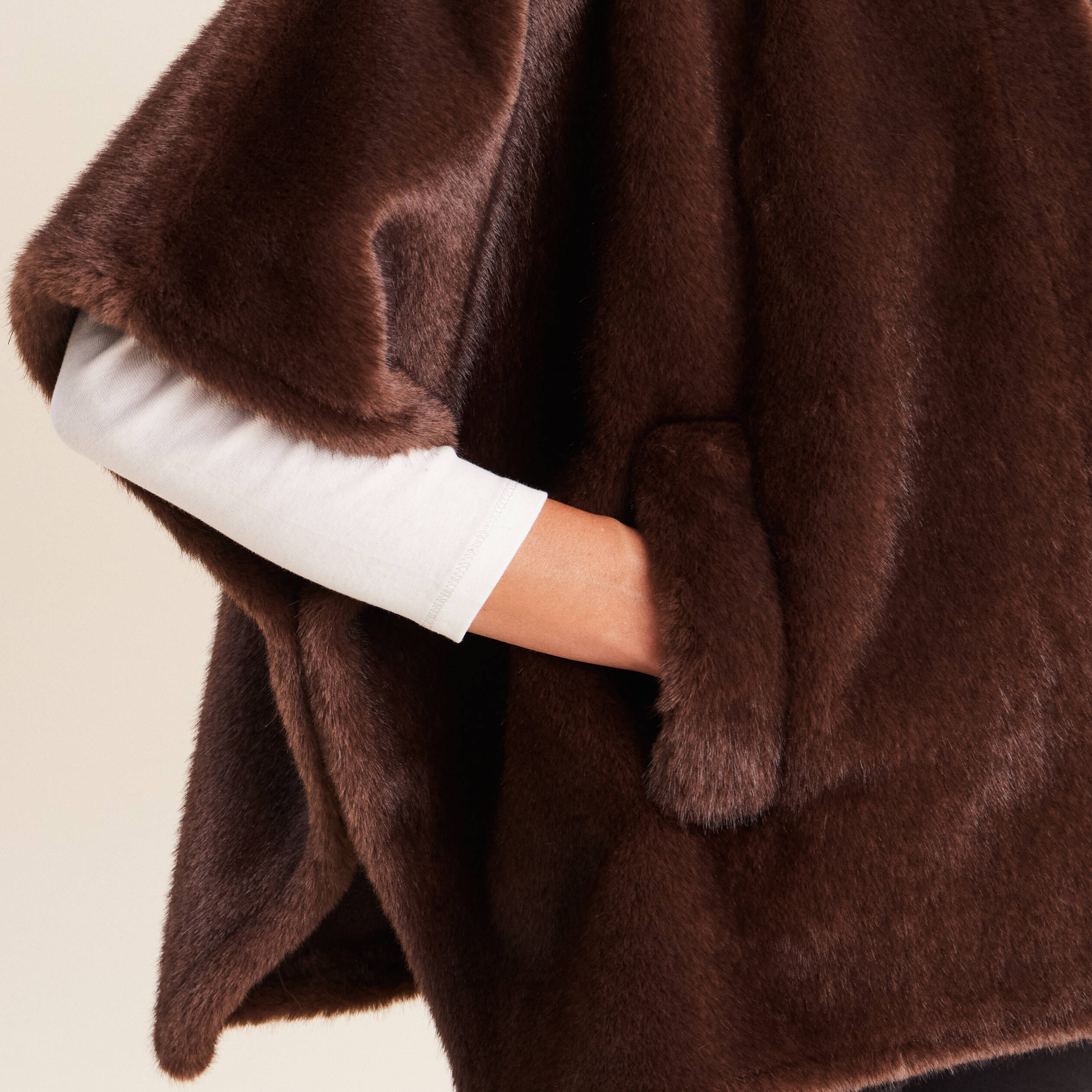 Poncho cape doubl&eacute; marron fonc&eacute; femme