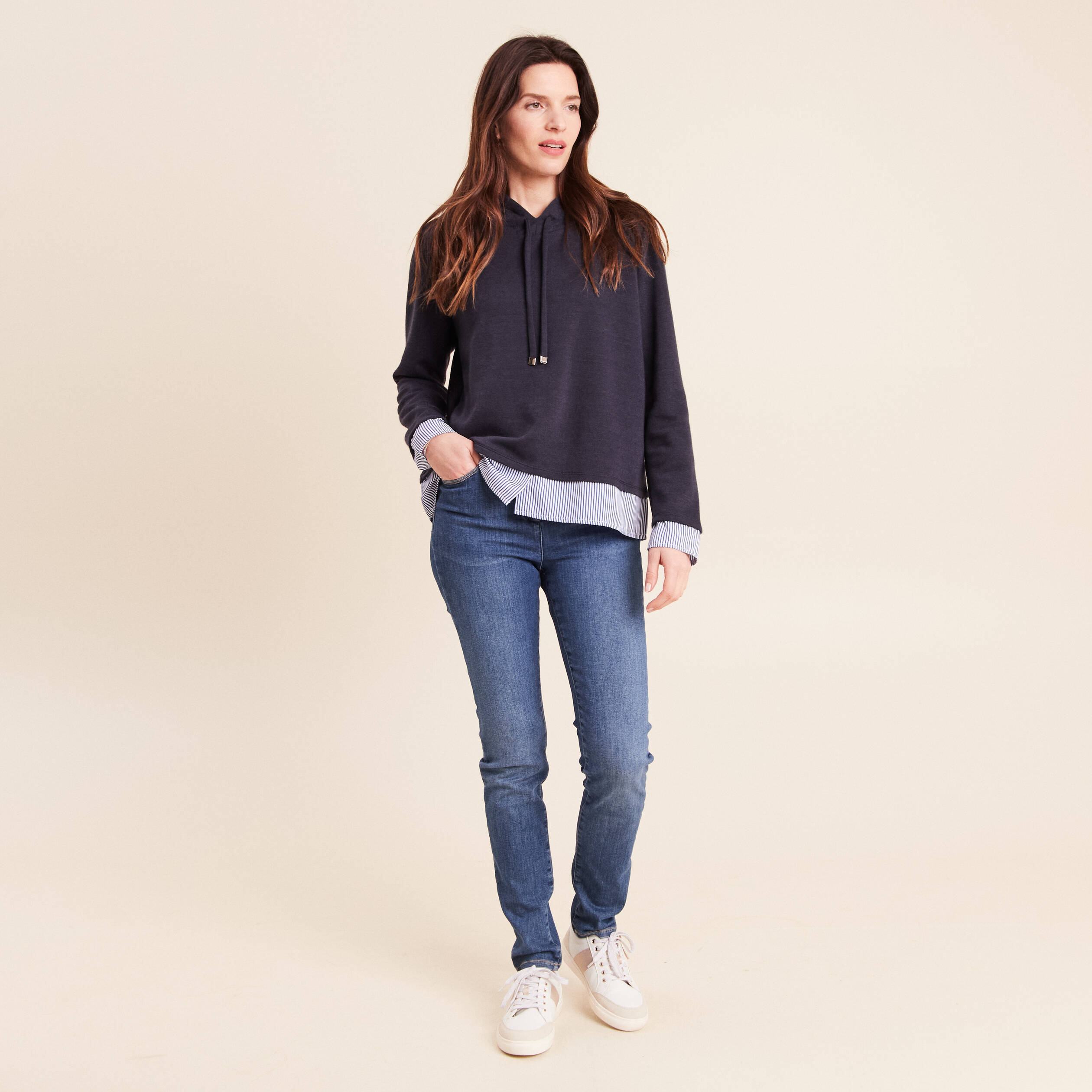 Sweat &agrave; capuche manches longues bleu marine femme