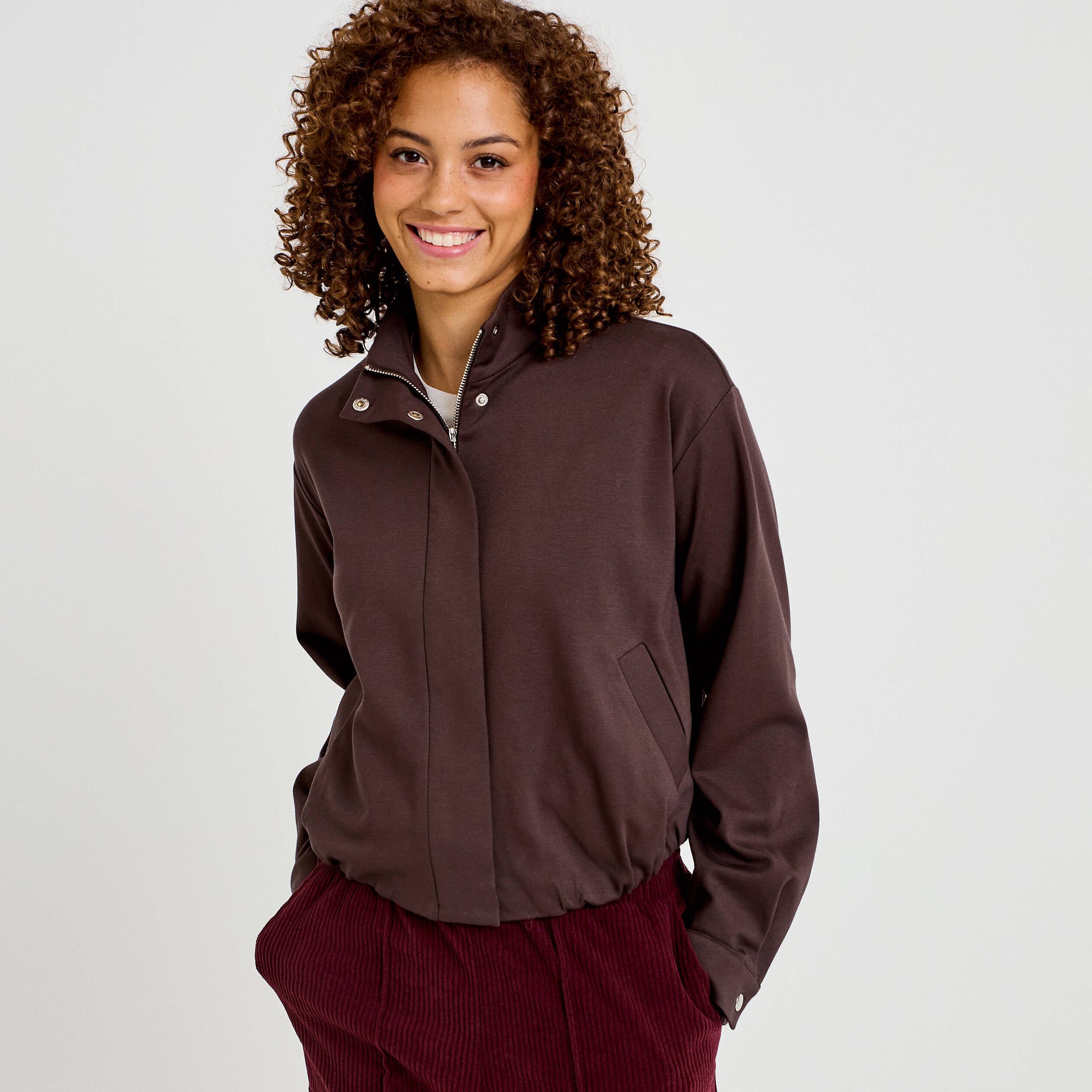 Veste cropped bas resserr&eacute; marron fonc&eacute; femme