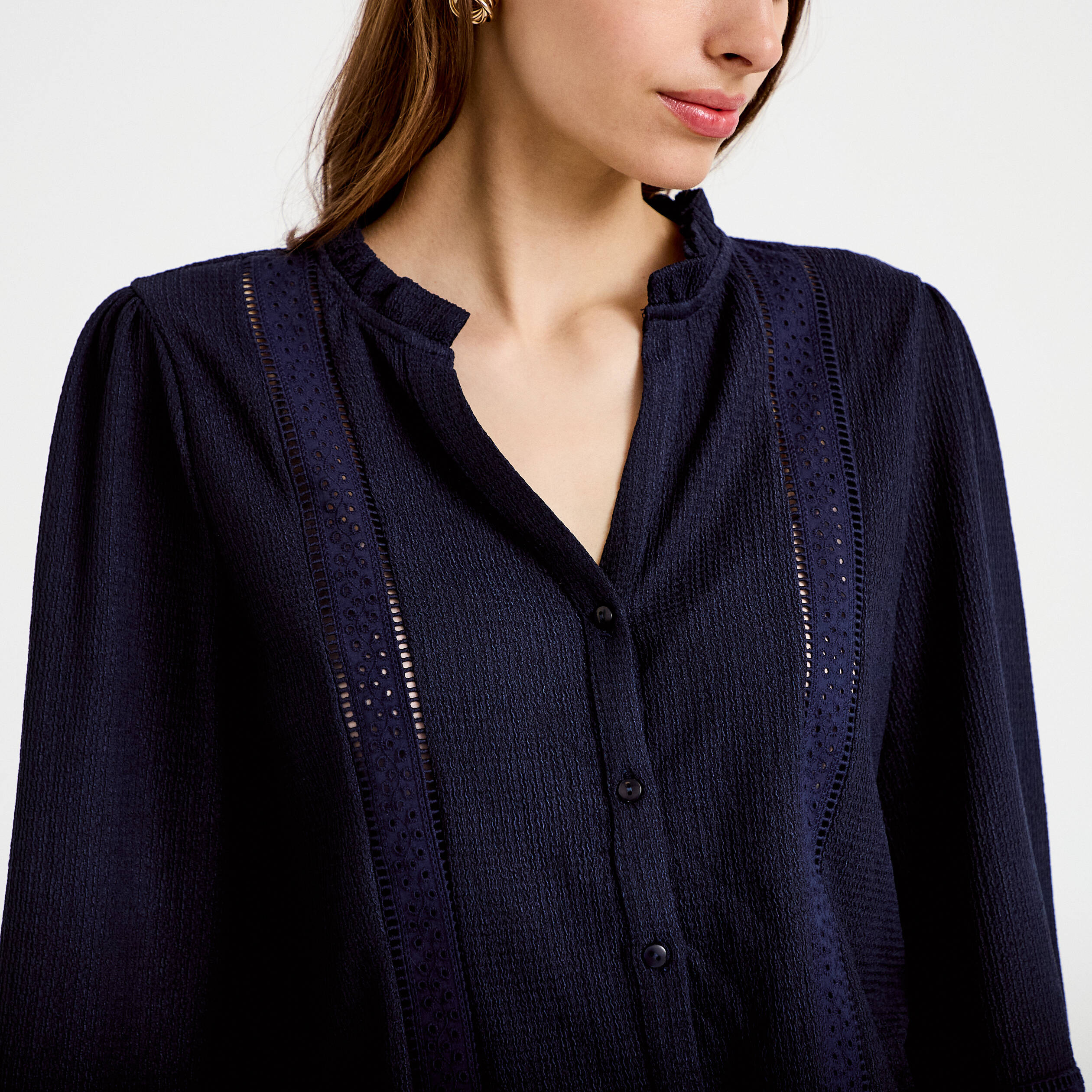 Blouse broderie col V manches longues bleu marine femme