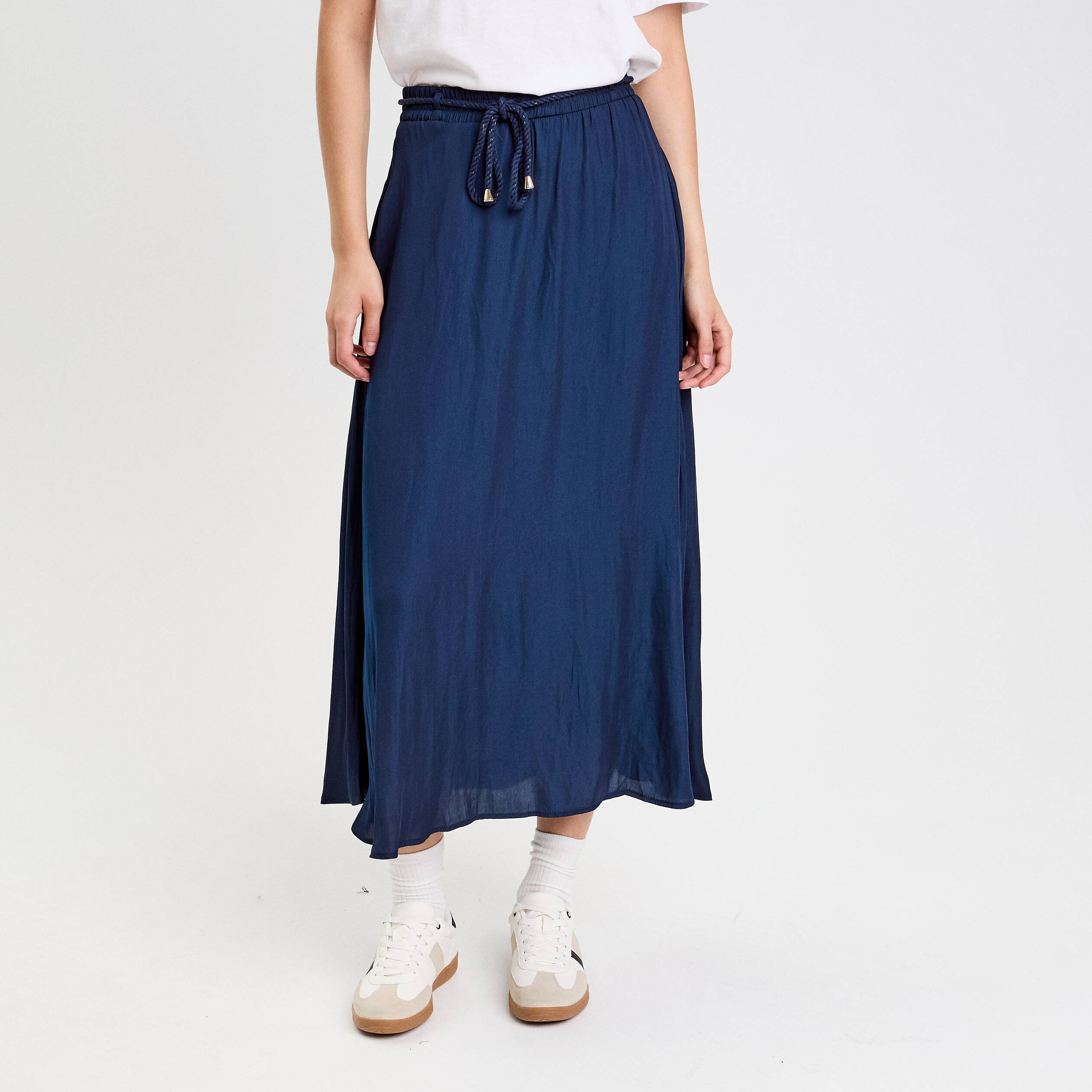 jupe longue evasee satin bleu marine femme Jupe longue évasée satin bleu marine femme