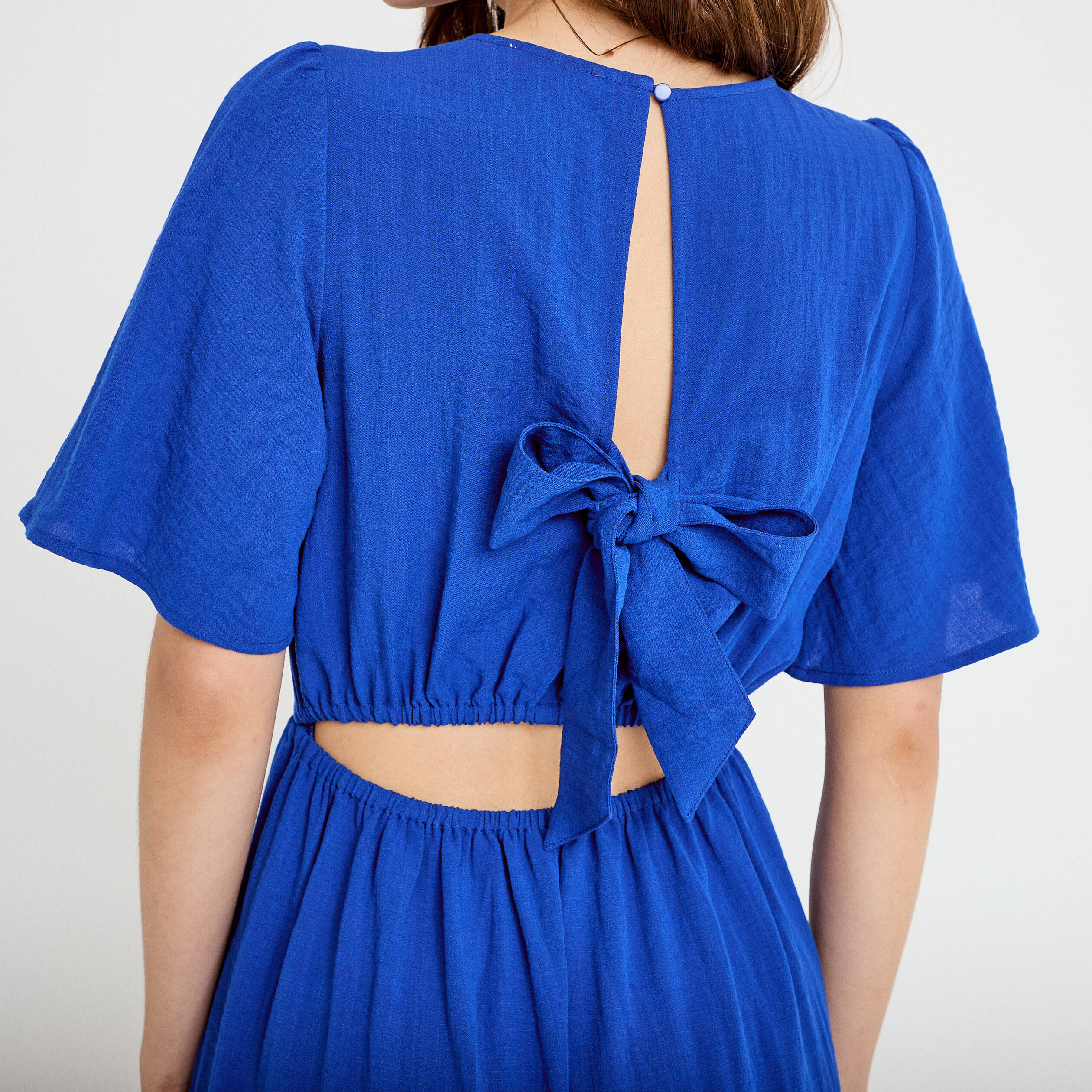 Robe &eacute;vas&eacute;e col v bleu electrique femme