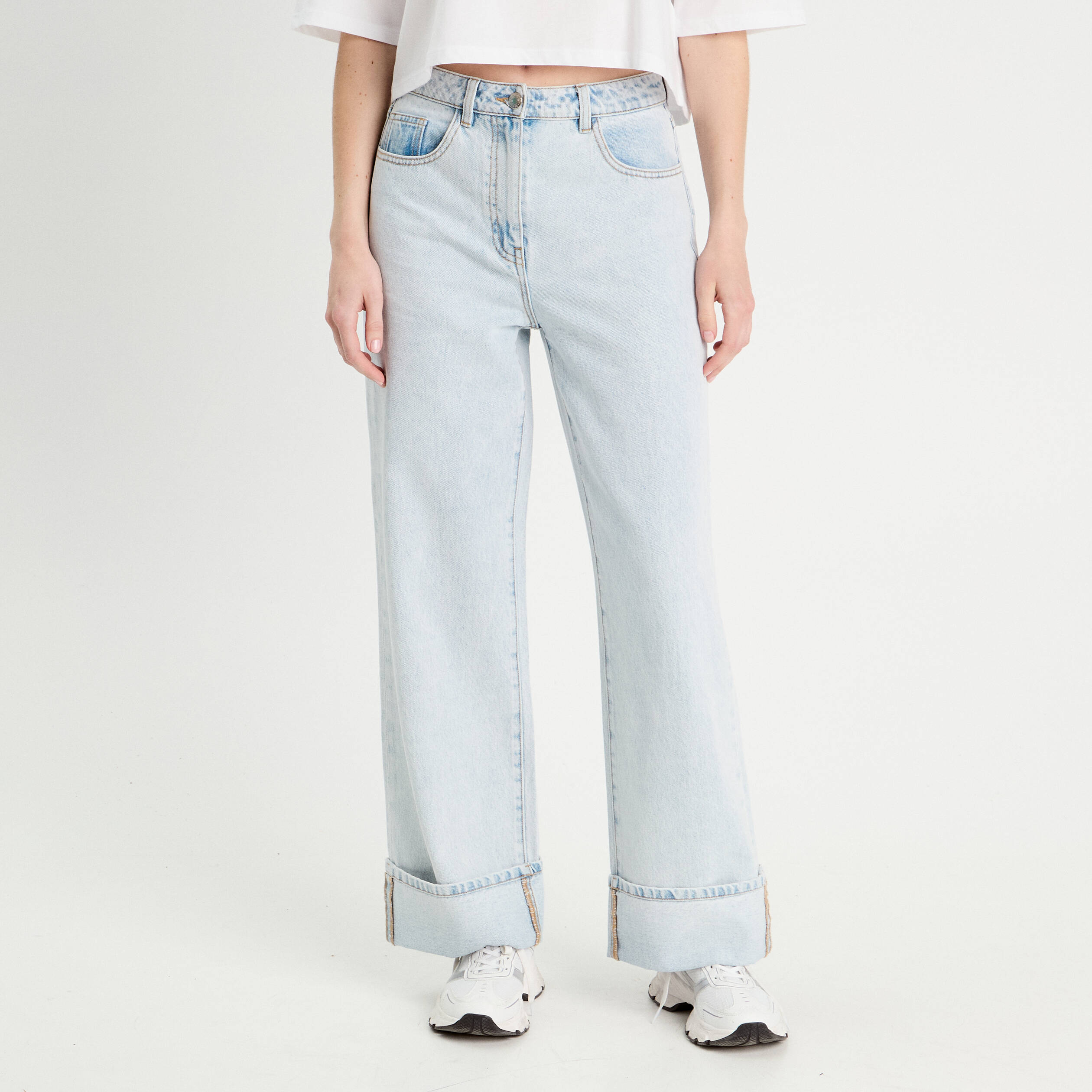jeans droit avec ourlets denim bleach femme Jeans droit avec ourlets denim bleach femme