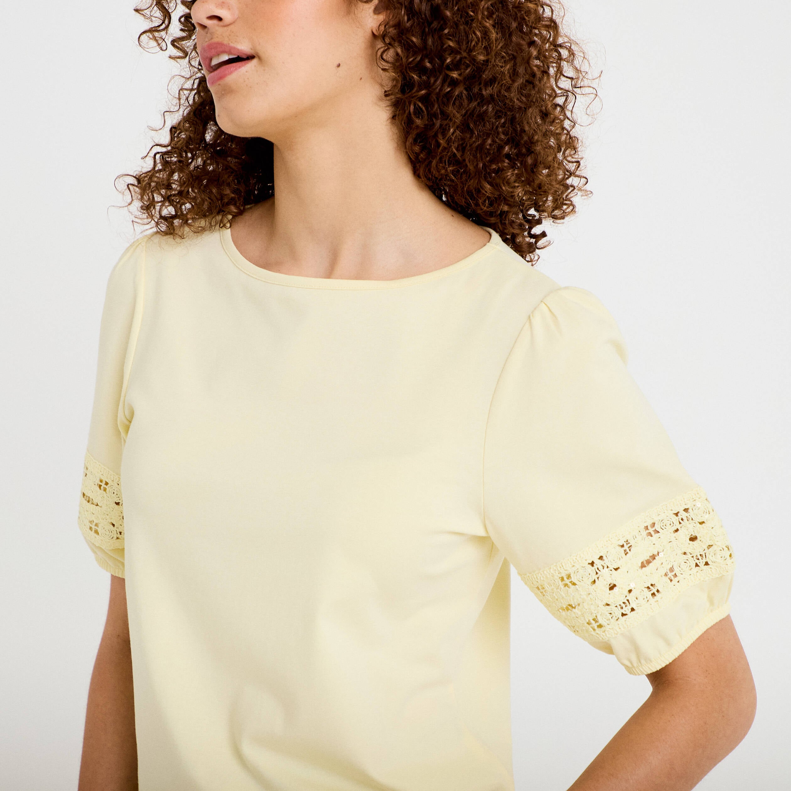 T-shirt col rond manches courtes jaune pastel femme