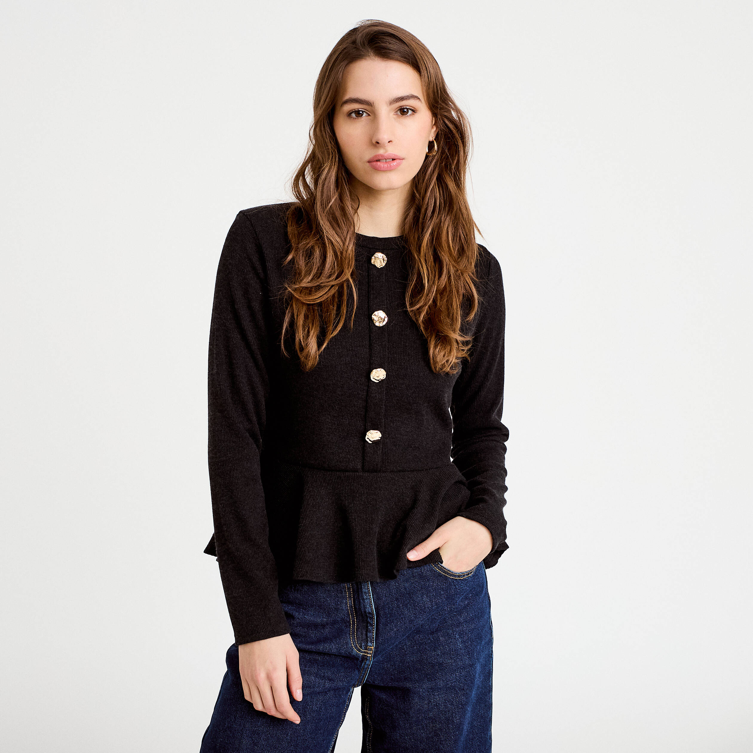 Pull p&eacute;plum avec boutons noir femme