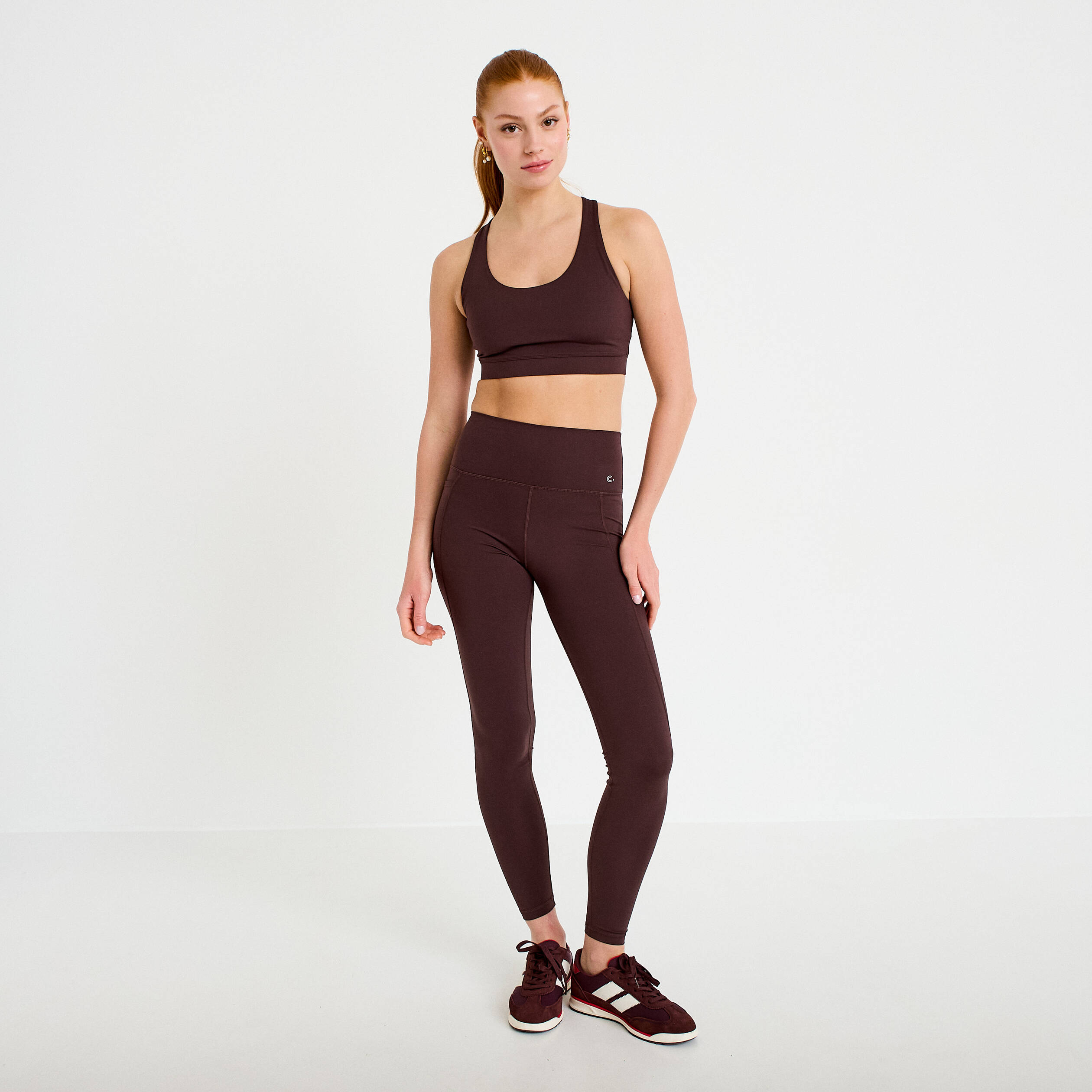Brassi&egrave;re de sport fines bretelles marron fonc&eacute; femme