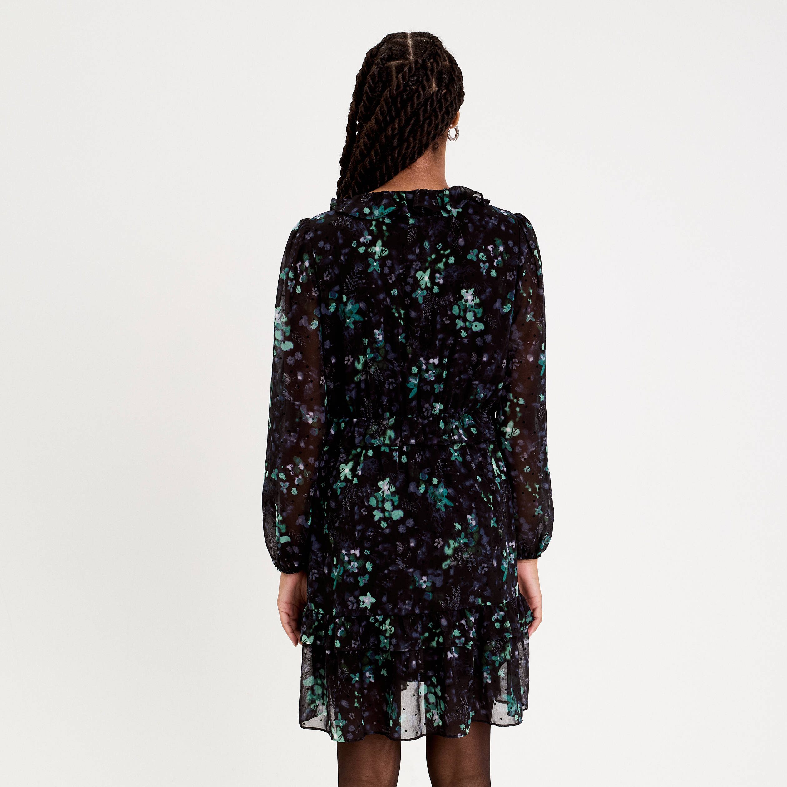 Robe courte &eacute;vas&eacute;e col V manches longues noir femme