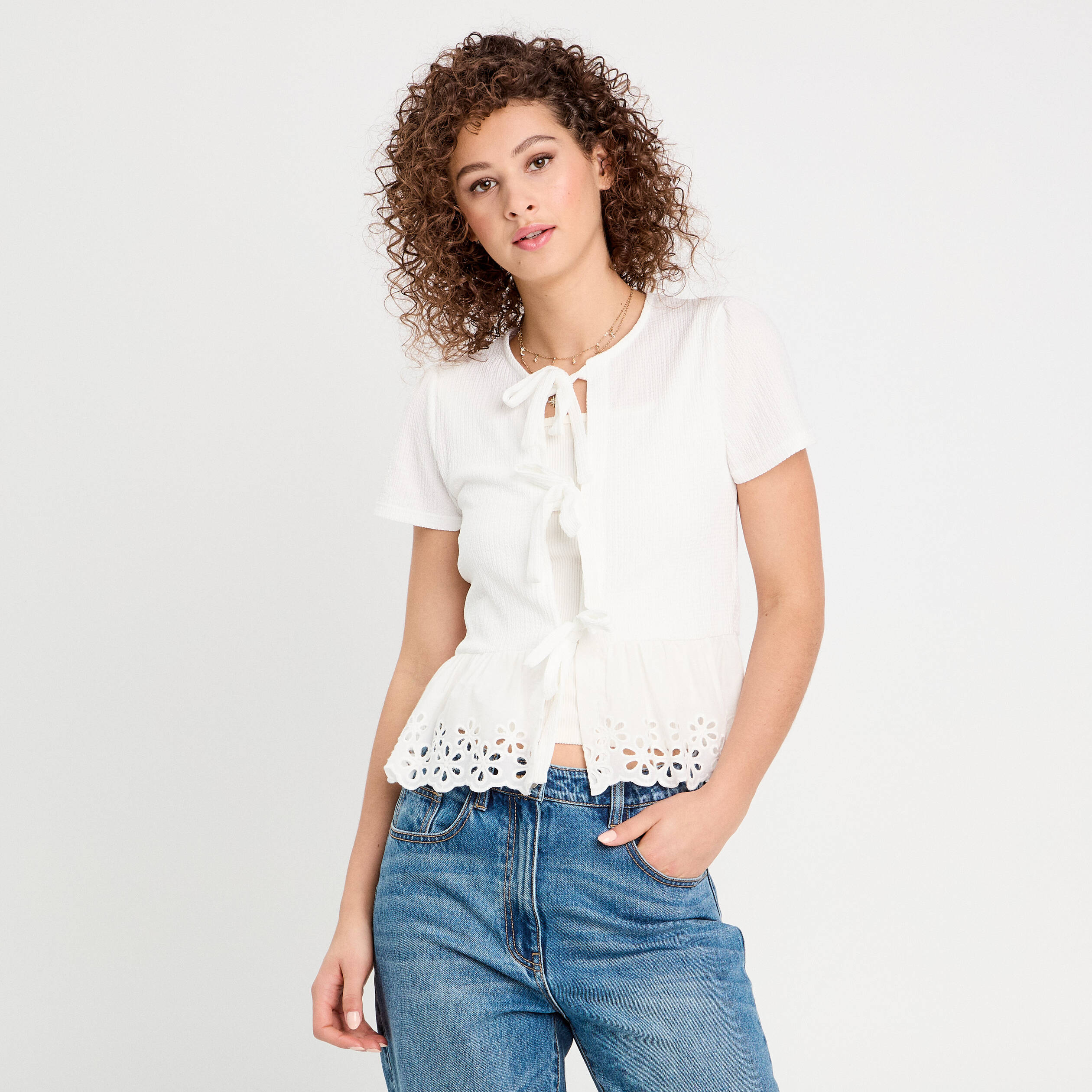 Blouse nou&eacute;e d&eacute;tails brod&eacute;s ecru femme