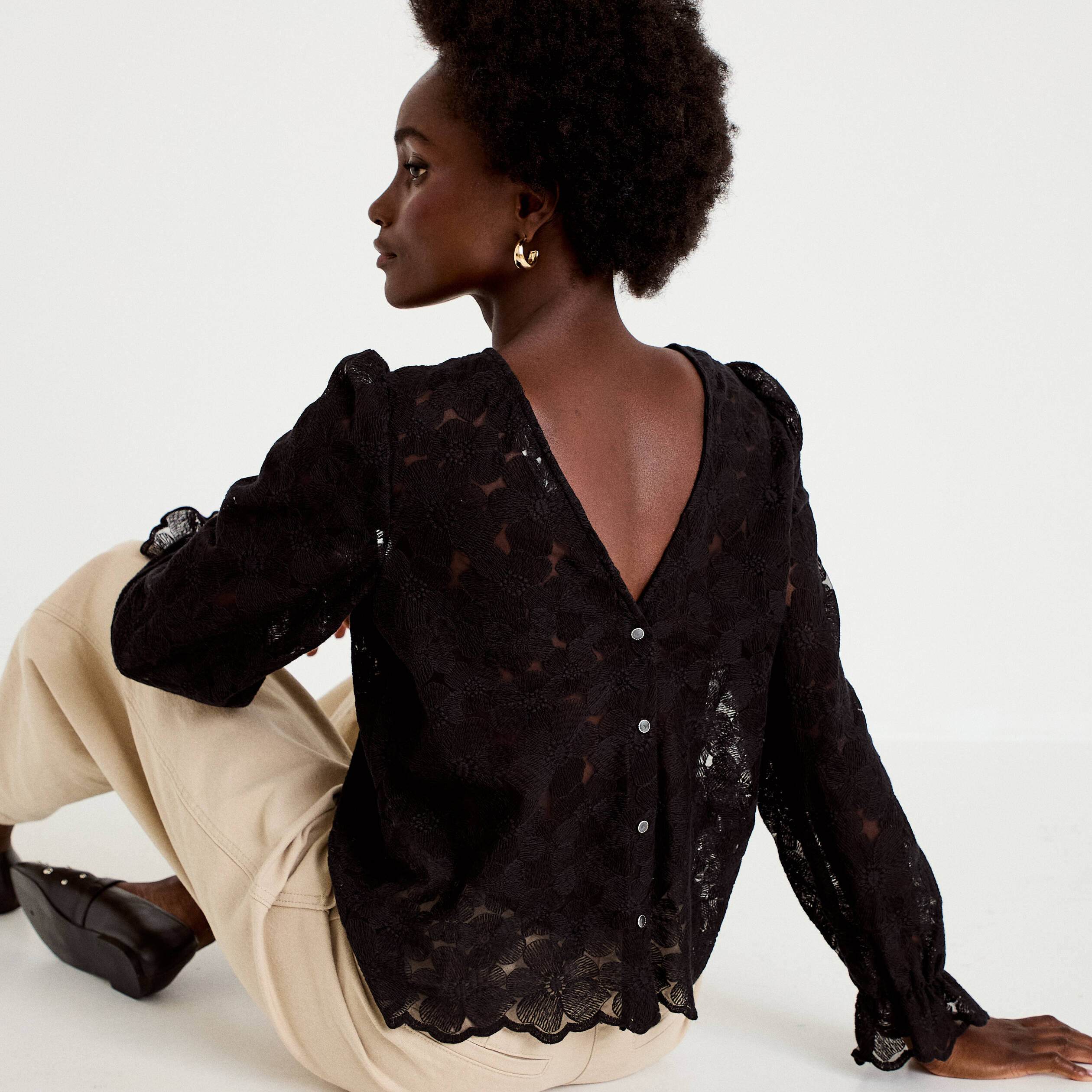 Blouse droite col v en dentelle noir femme