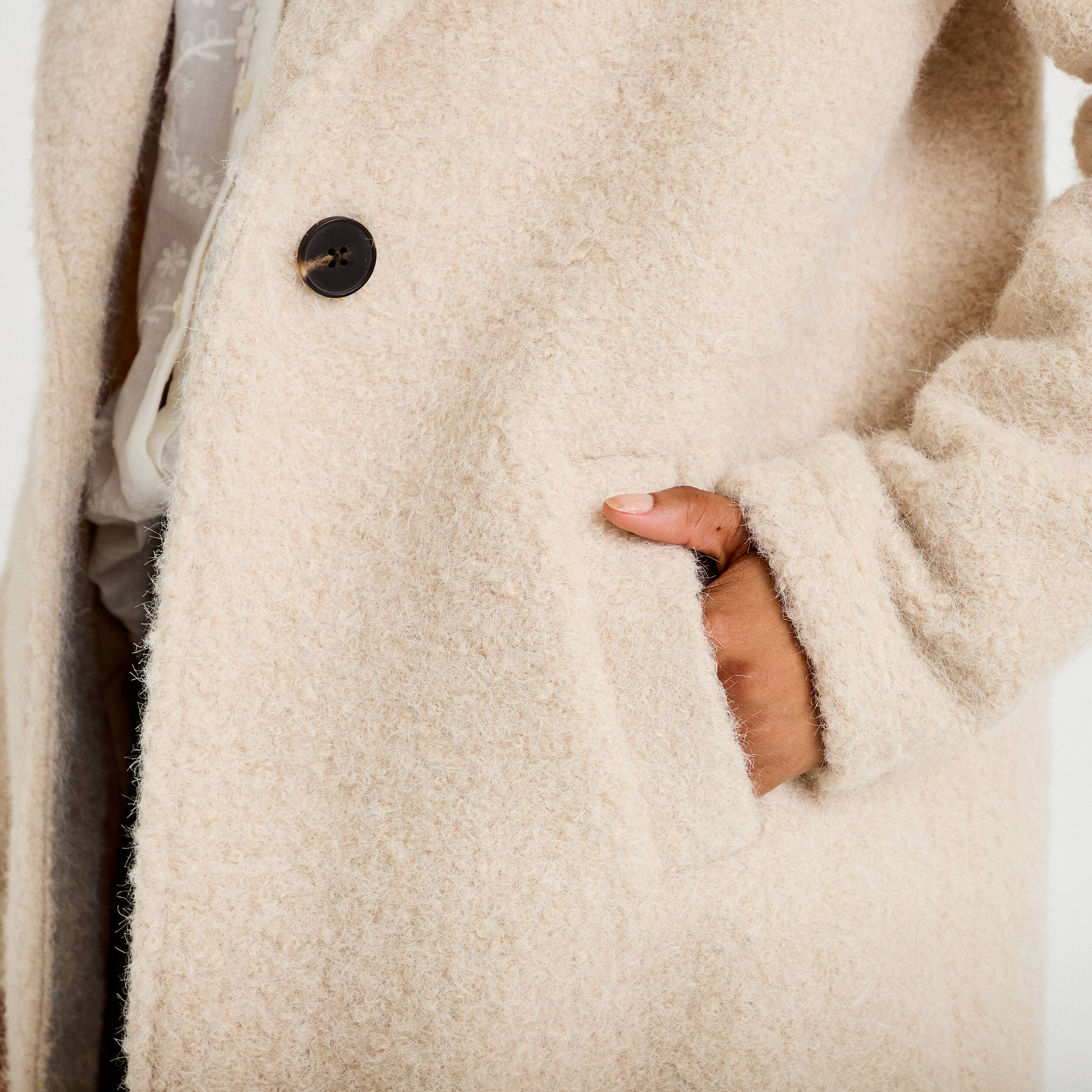 Manteau droit mi-long bouclettes beige femme
