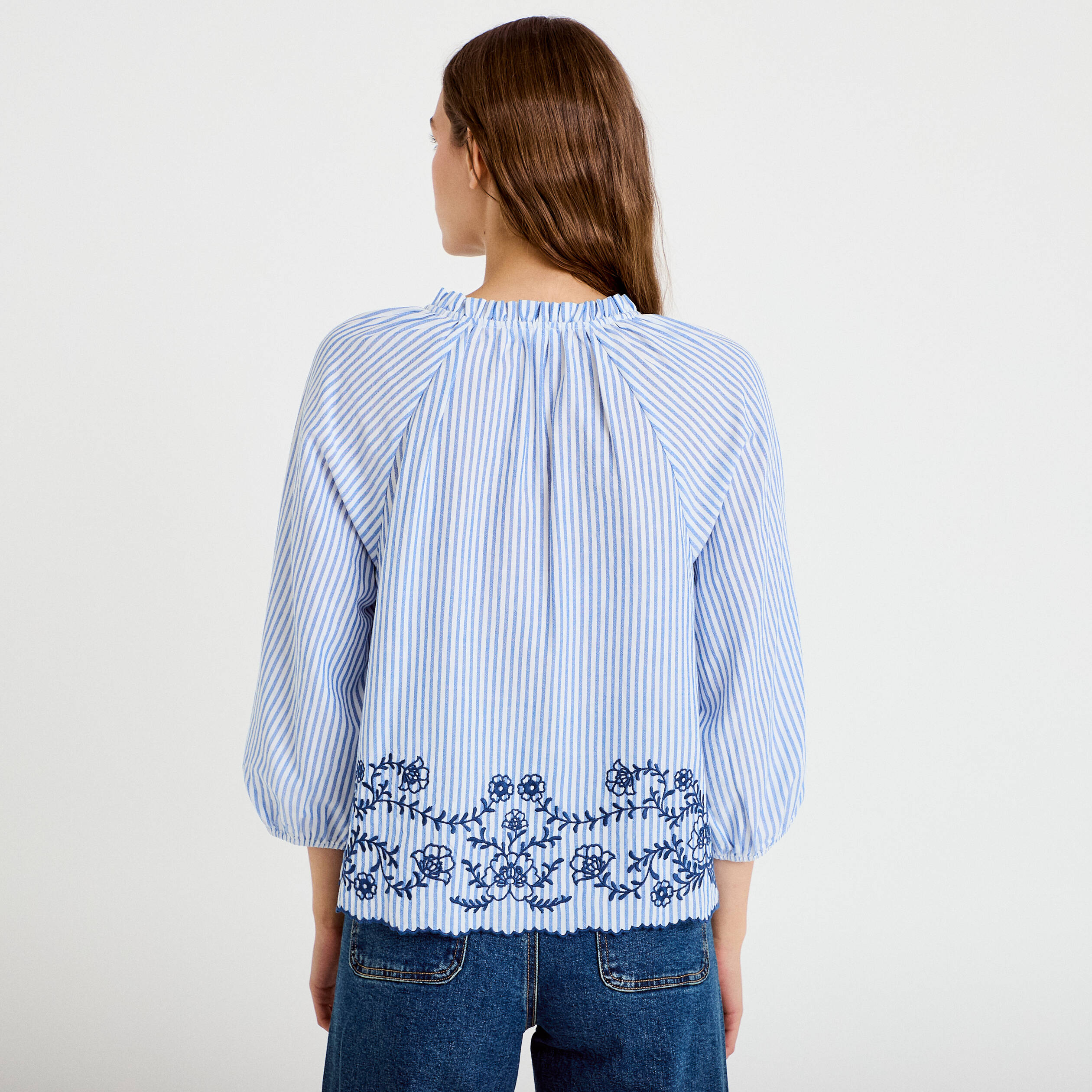 Blouse col v manches 3/4 brod&eacute;e bleu marine femme