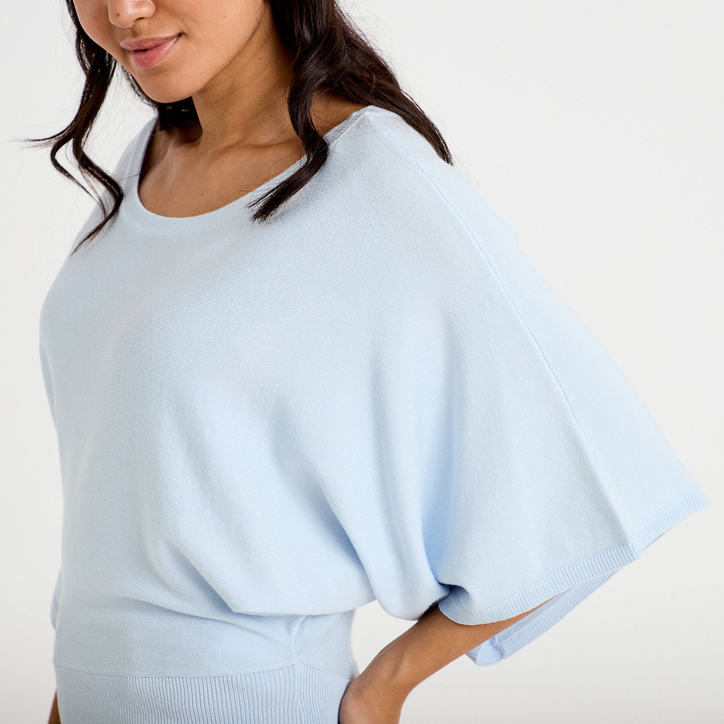 Pull ample manches courtes col rond bleu ciel femme