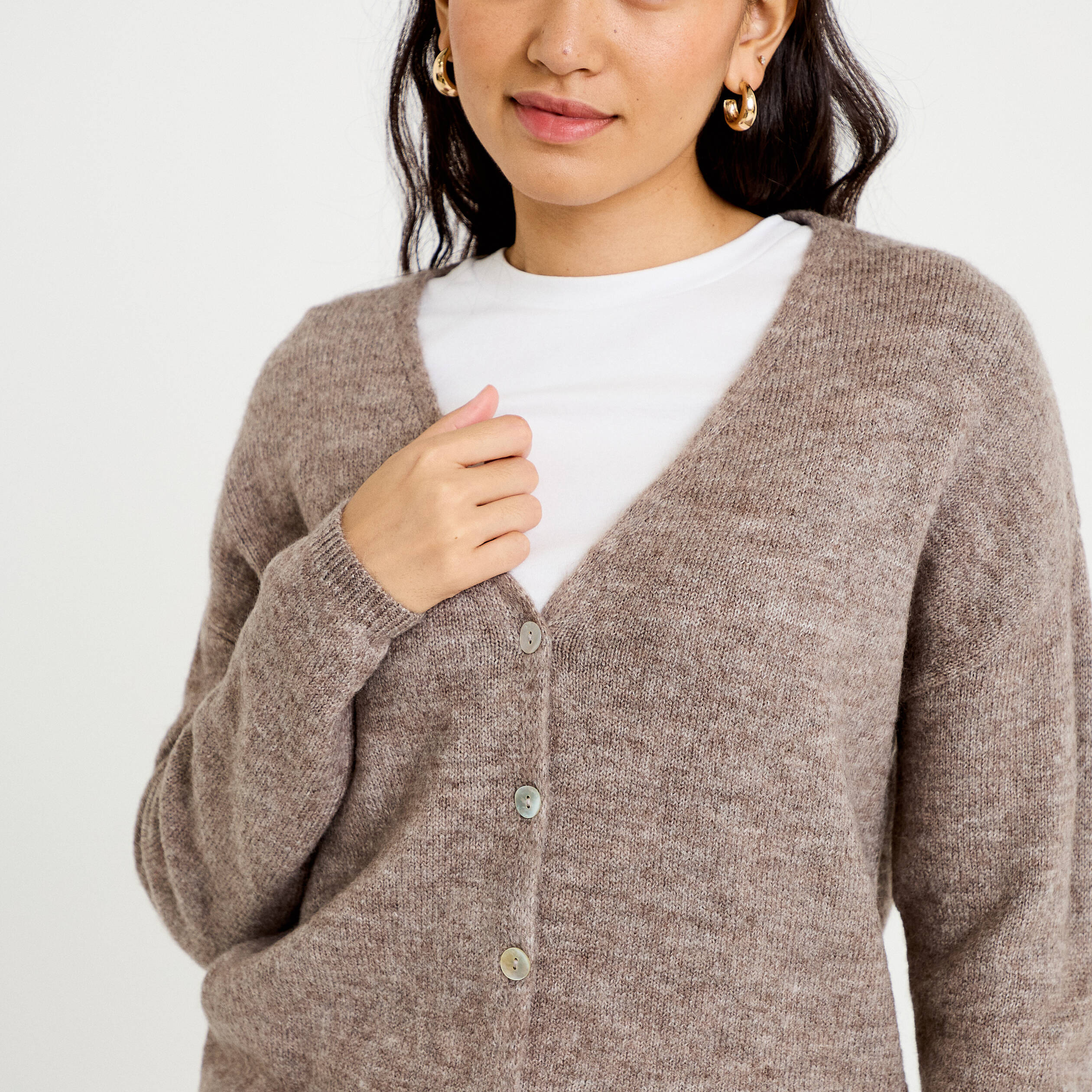 Gilet boutonn&eacute; avec col en V taupe femme