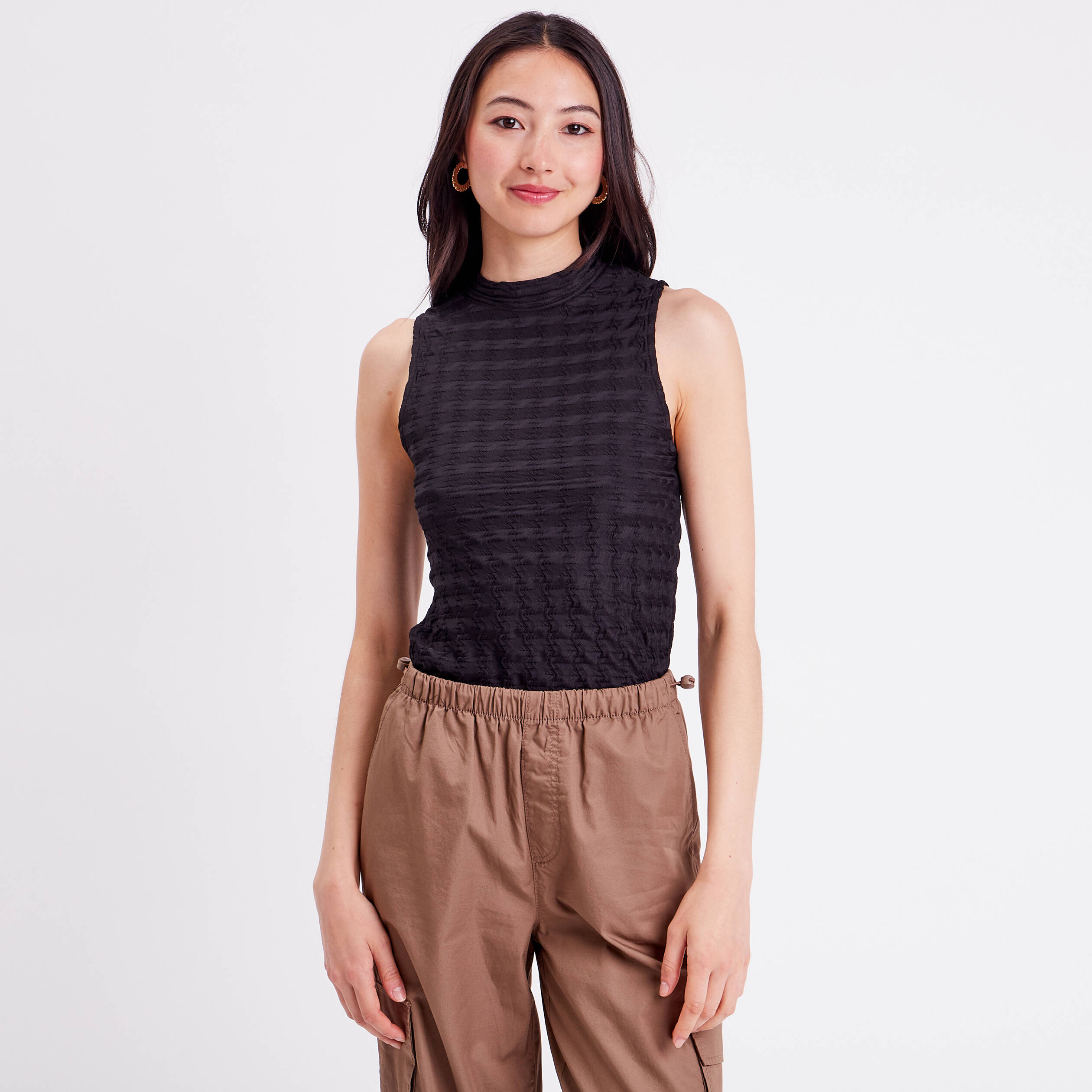 debardeur gaufre col montant noir femme Débardeur gaufré col montant noir femme