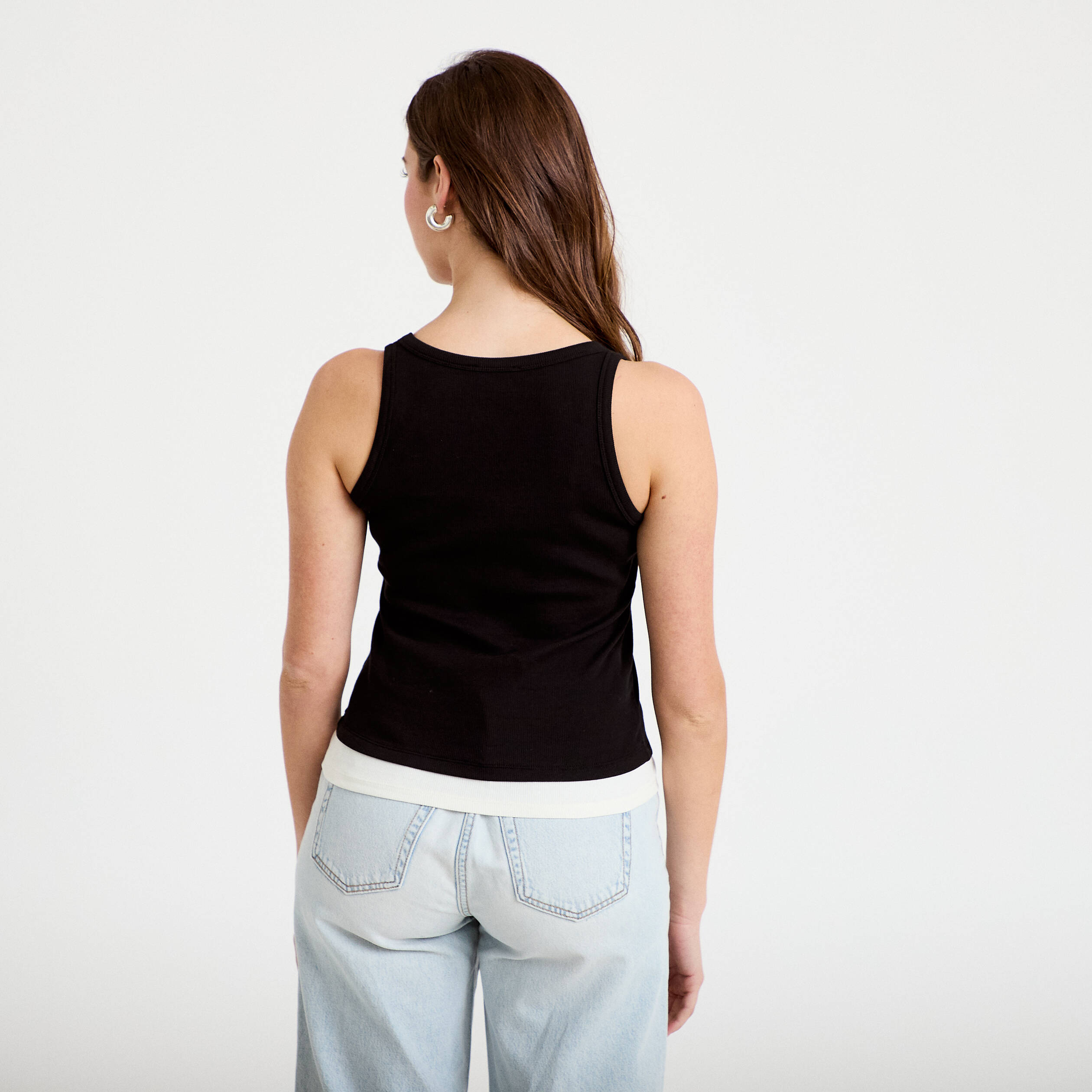 D&eacute;bardeur ajust&eacute; col rond noir femme