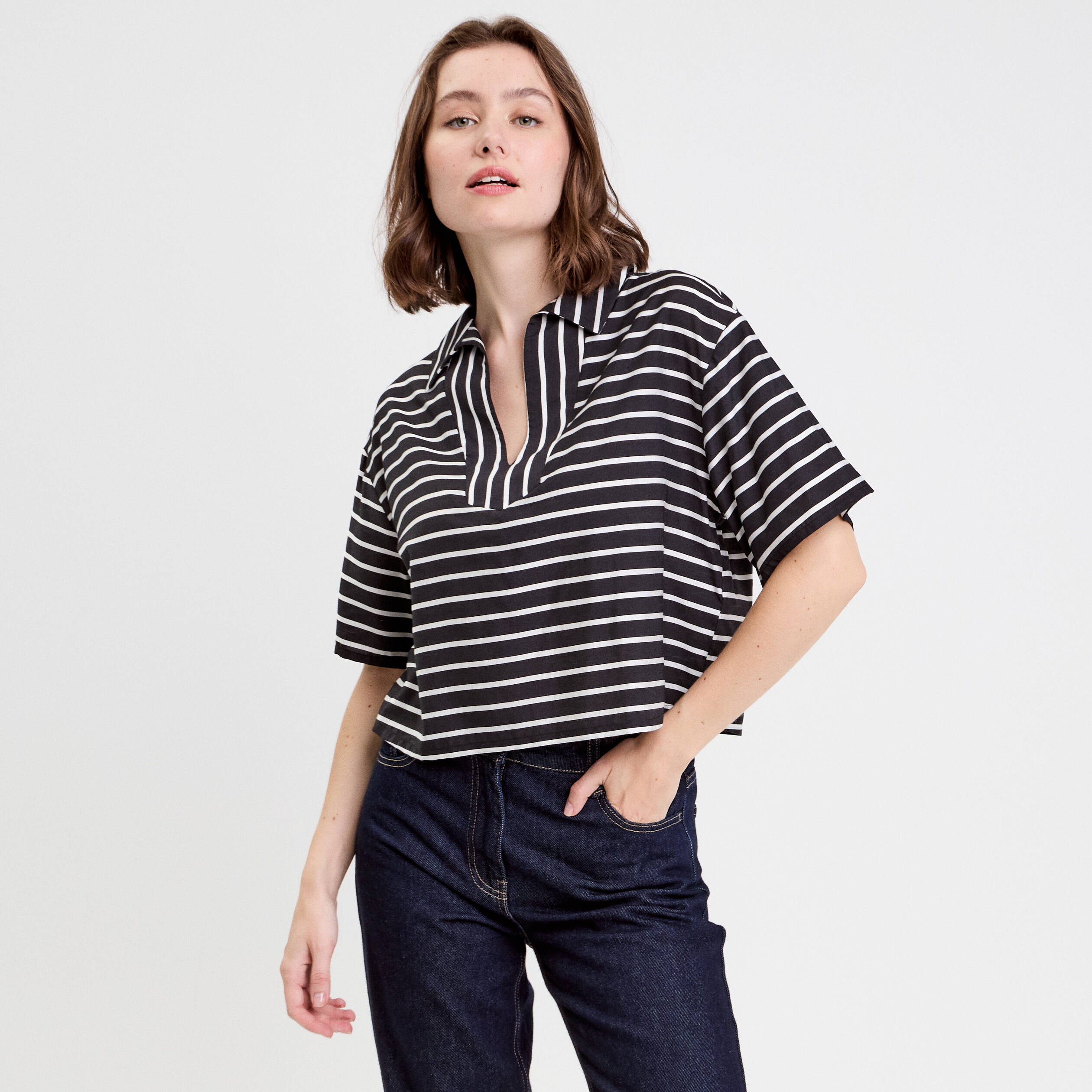 Blouse col V manches courtes noir femme