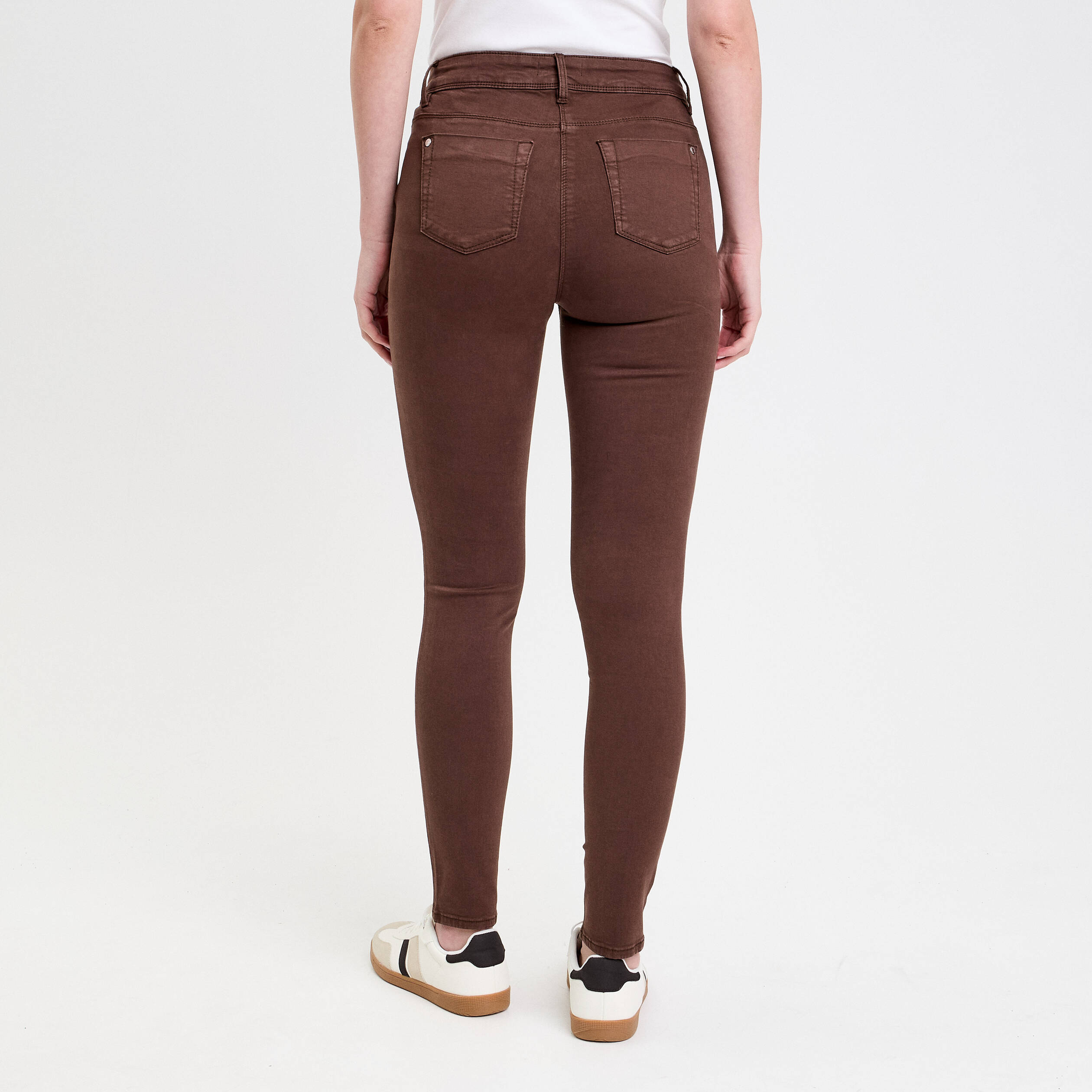 Jeans slim 5 poches marron fonc&eacute; femme