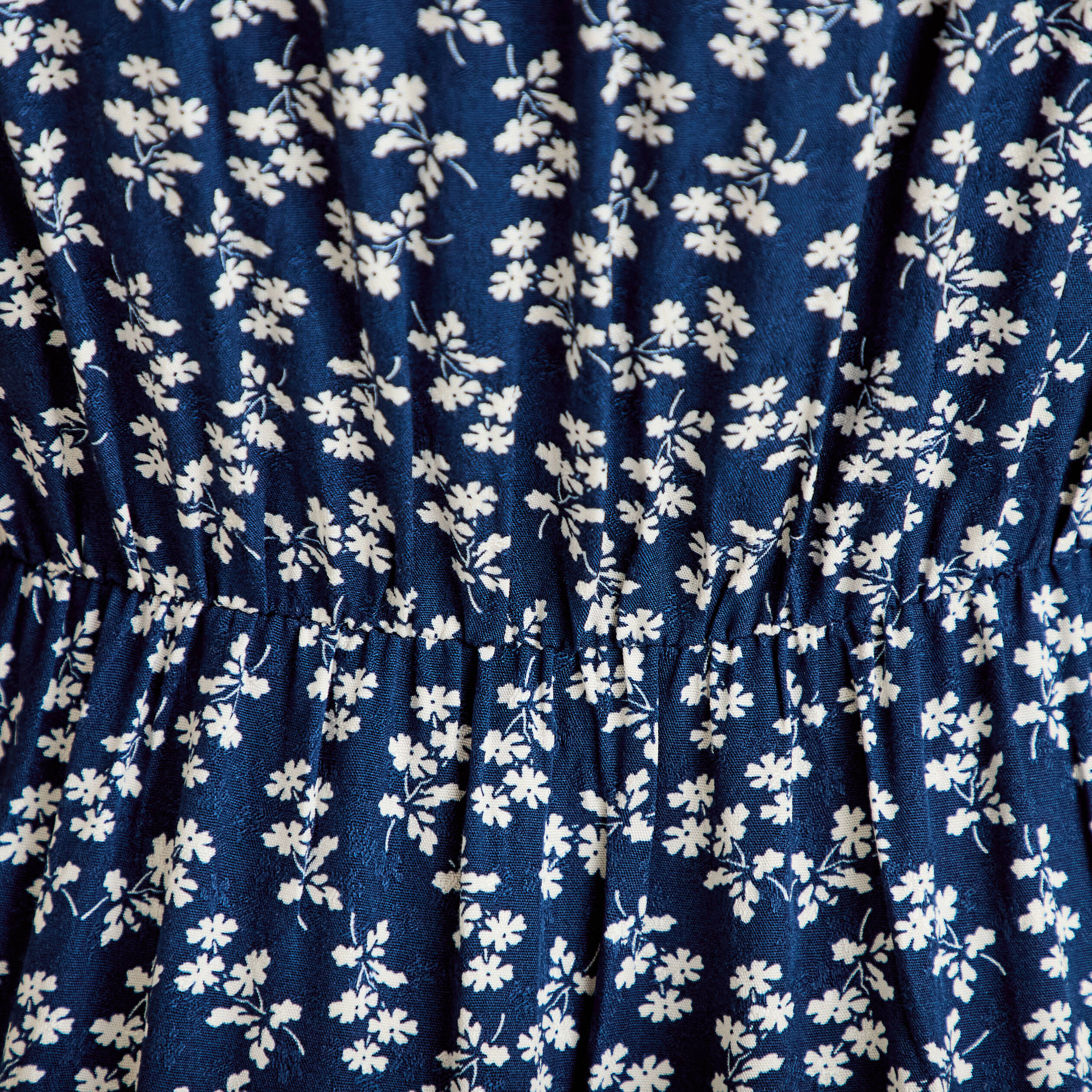 Robe longue &eacute;vas&eacute;e col v dentelle bleu marine femme