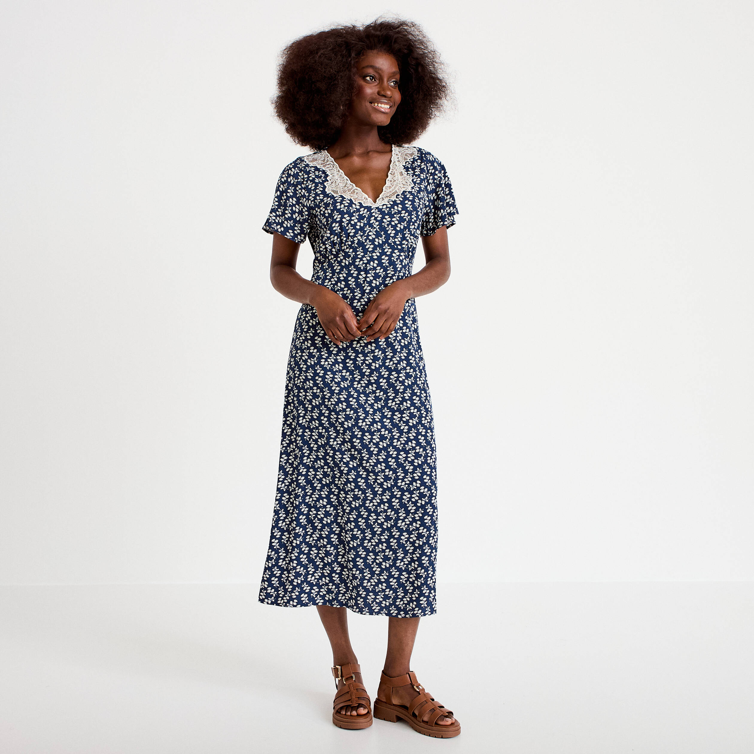 Robe longue &eacute;vas&eacute;e col v dentelle bleu marine femme