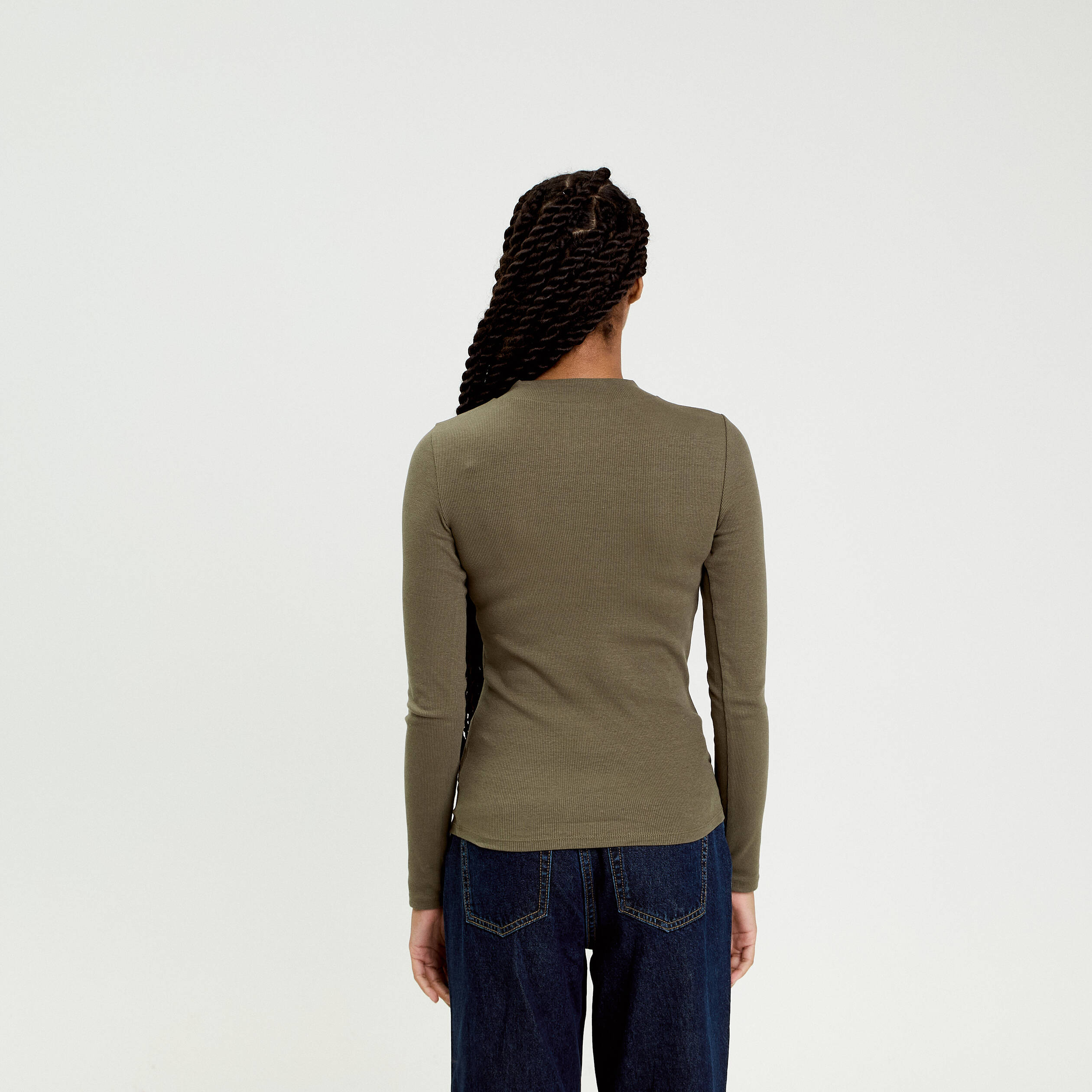 Top ajust&eacute; c&ocirc;tel&eacute; col montant vert kaki femme
