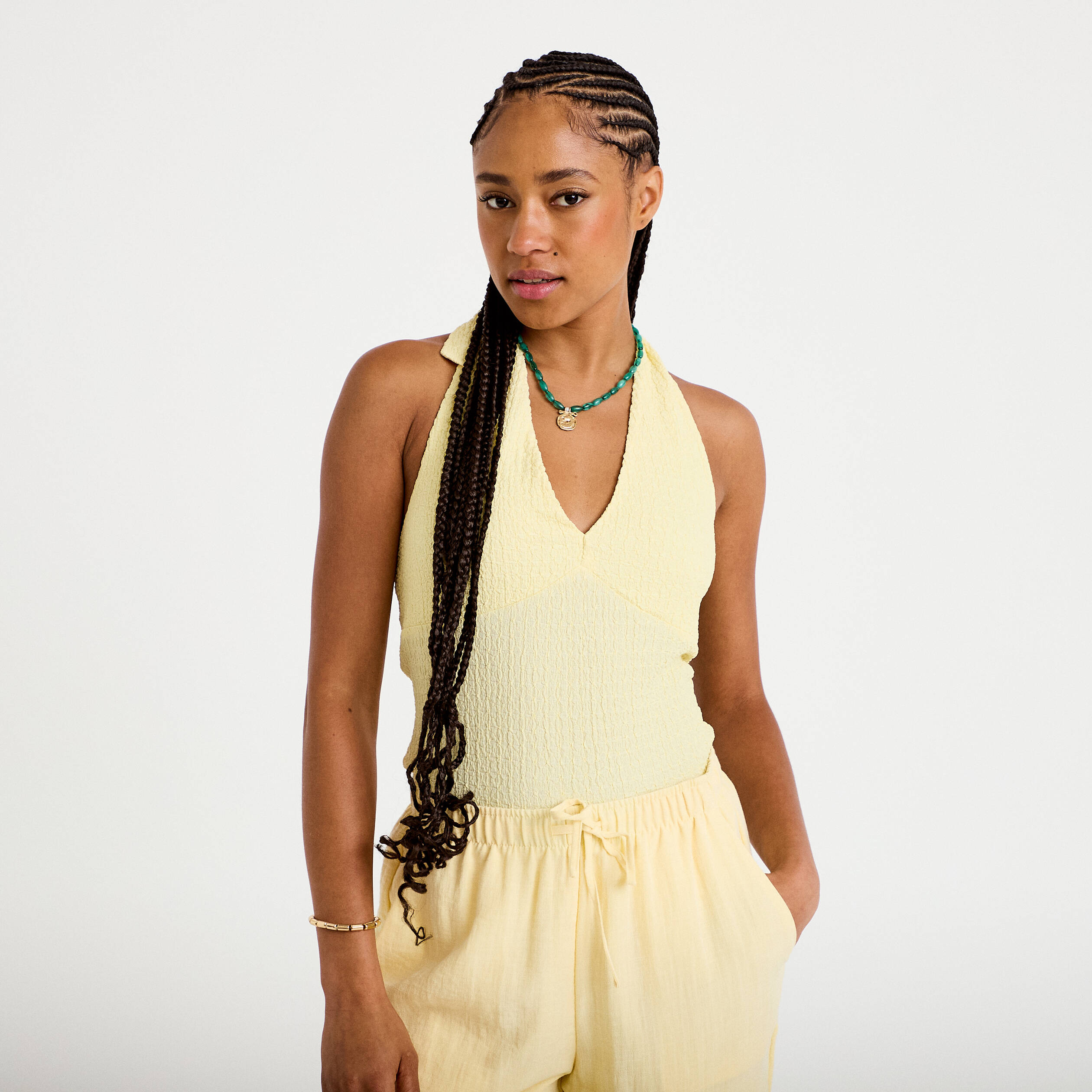Top cintr&eacute; sans manches avec relief jaune pastel femme