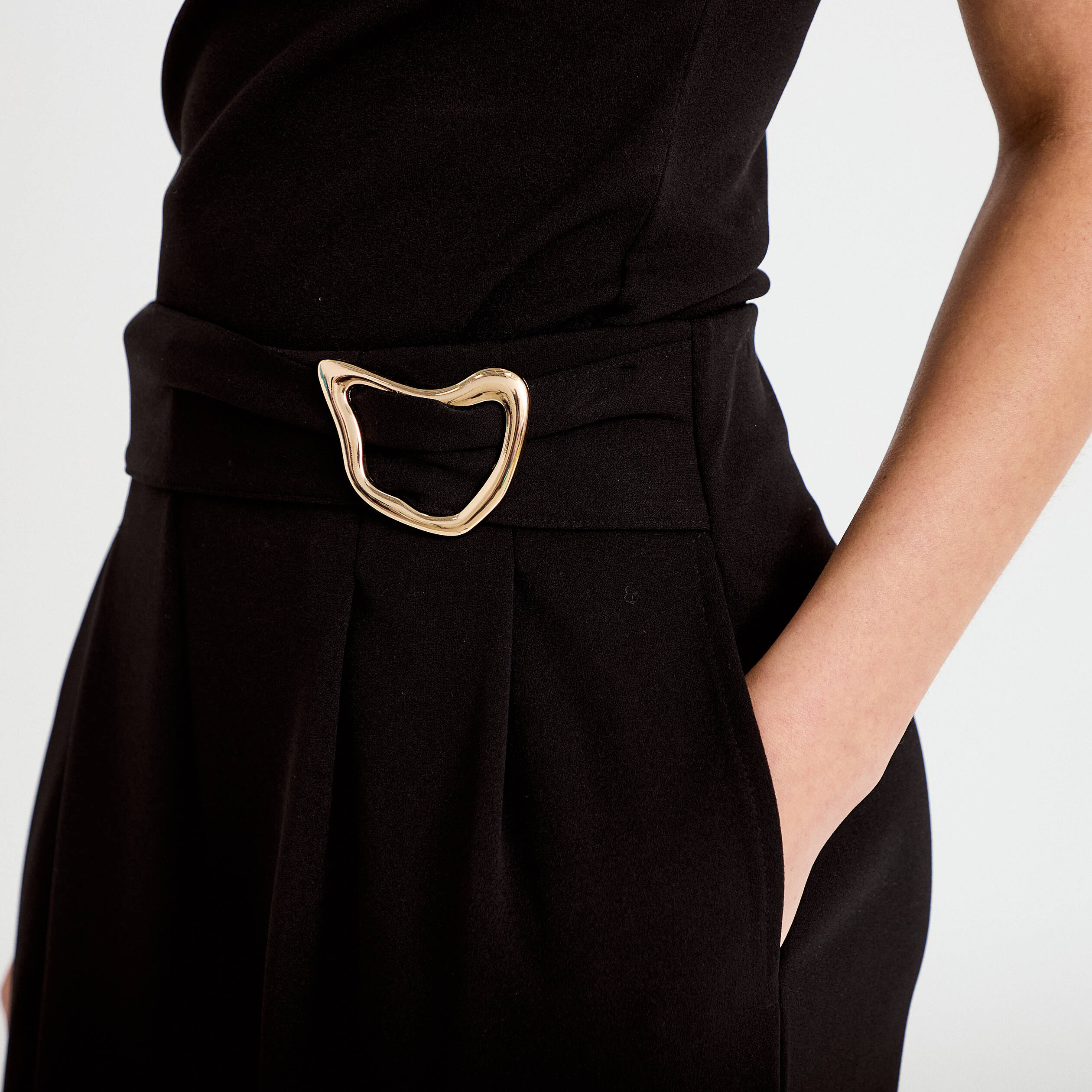 Pantalon large avec ceinture &agrave; bijou noir femme