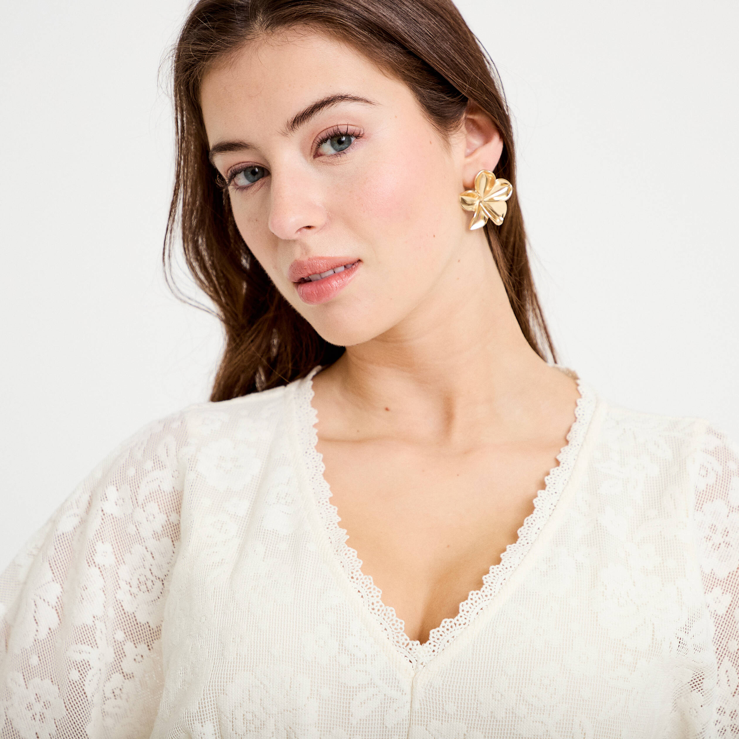 Robe courte &eacute;vas&eacute;e col v dentelle ecru femme