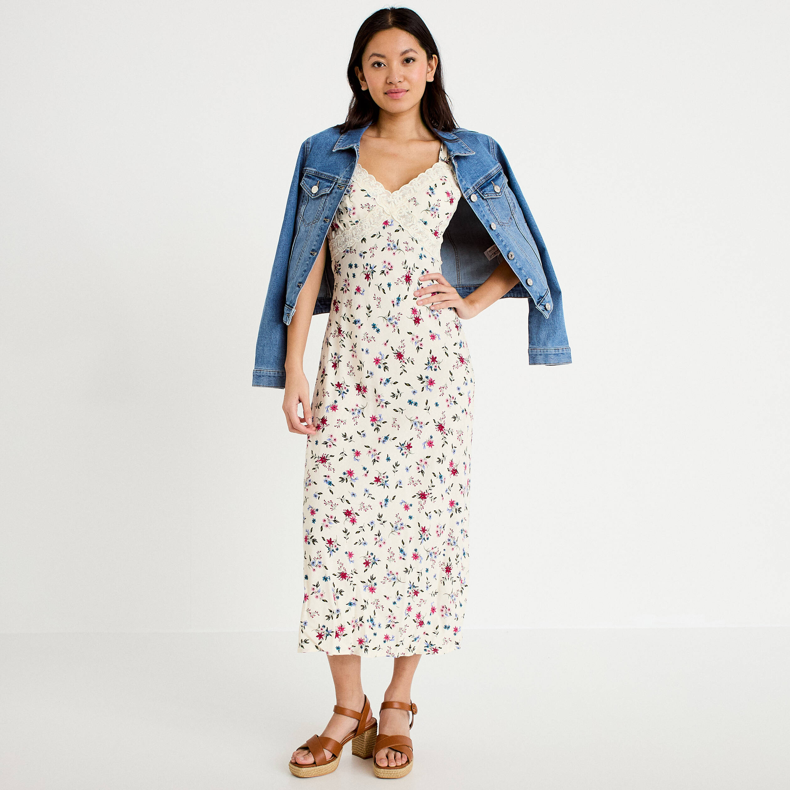 Robe d&eacute;collet&eacute; bretelles aspect dentelle beige clair femme