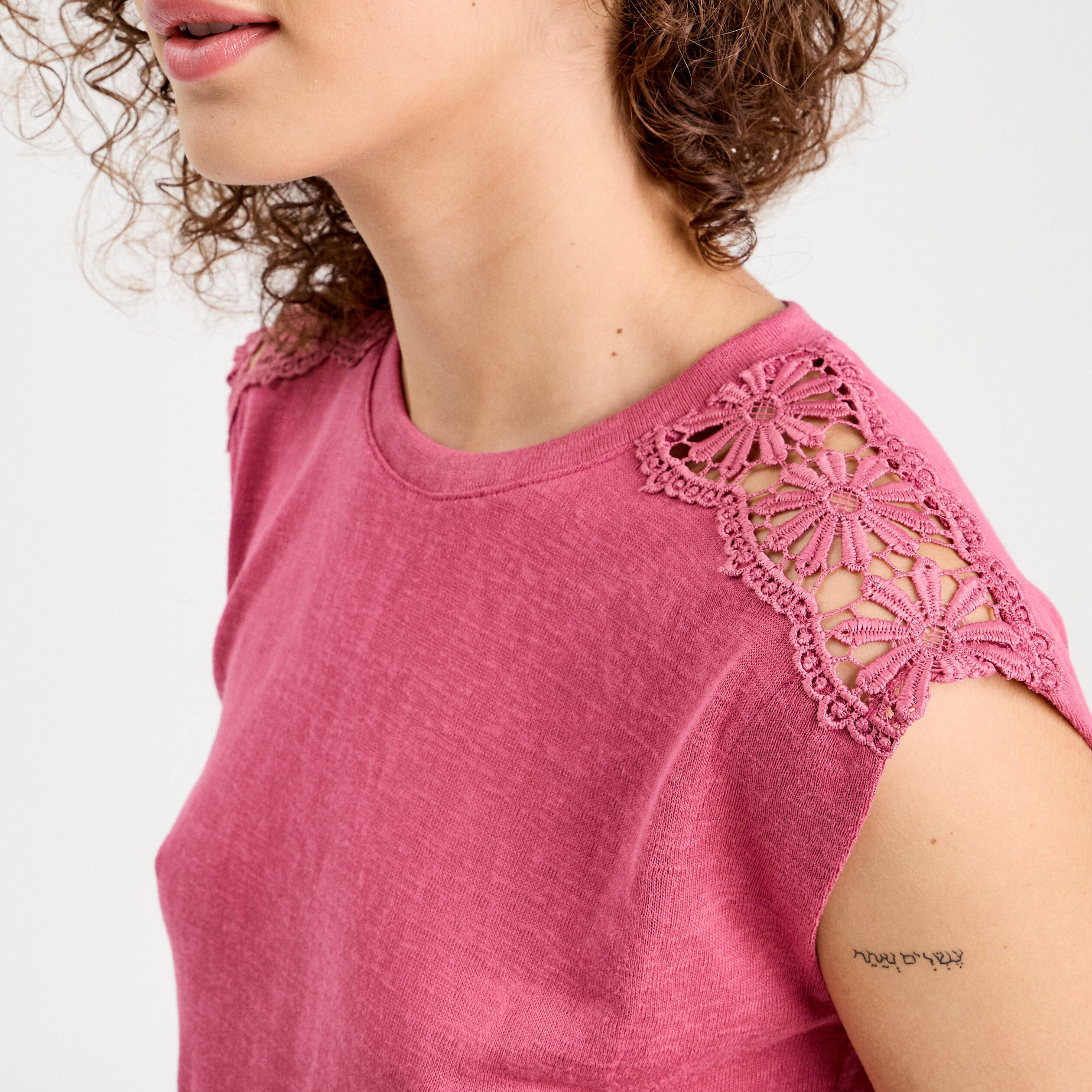 D&eacute;bardeur &eacute;paules dentelle rose clair femme