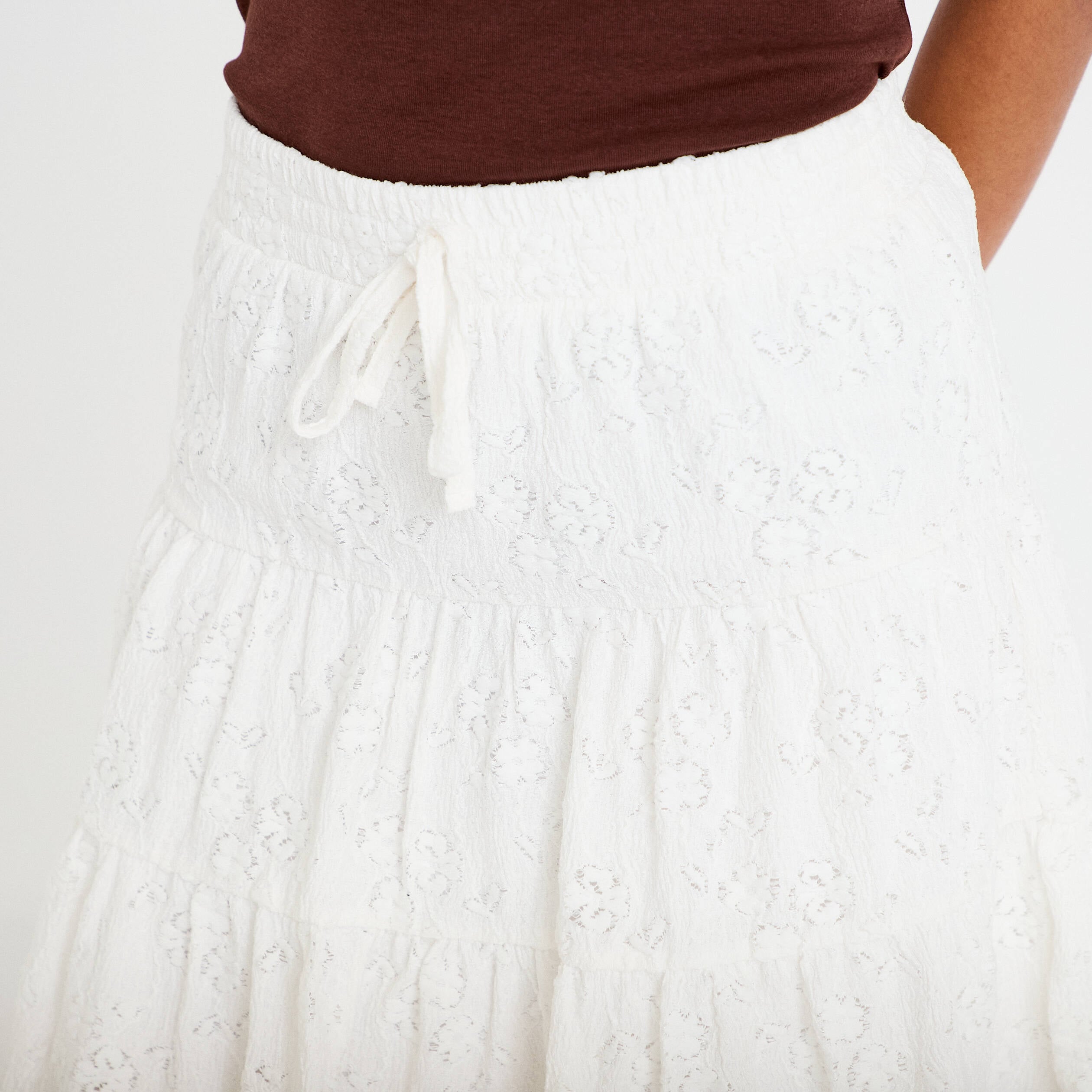 Jupe courte &eacute;vas&eacute;e en maille ecru femme