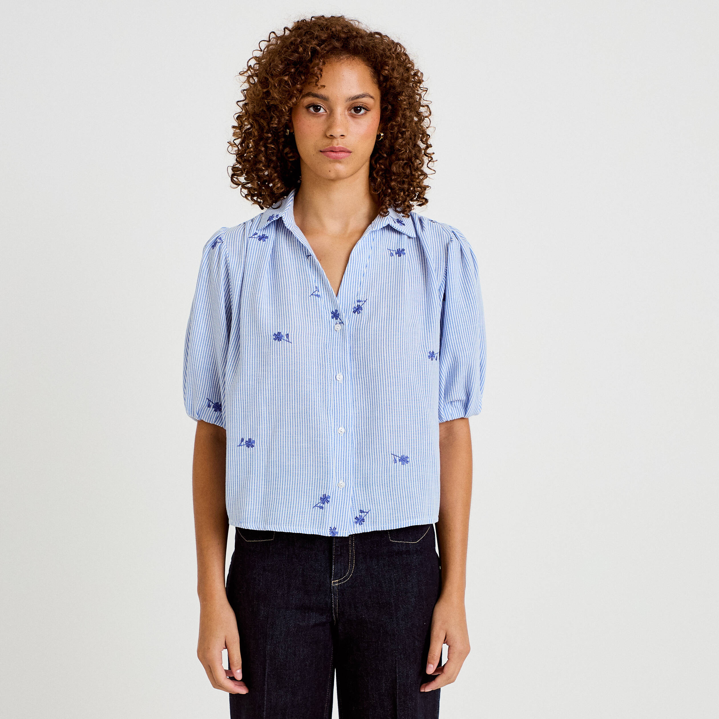 Chemise droite col classique manches 3/4 bleu clair femme