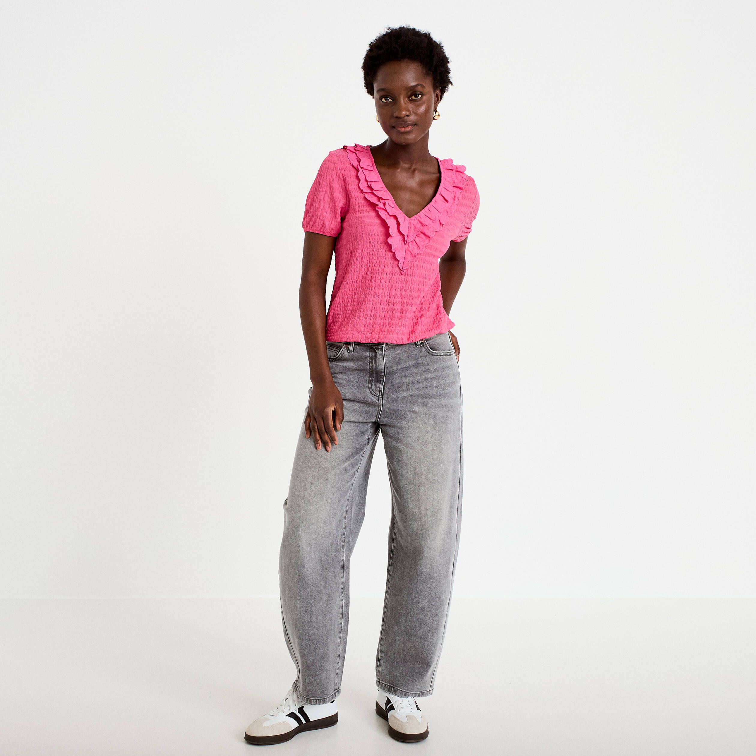 Blouse pliss&eacute;e col v manches courtes rose fushia femme