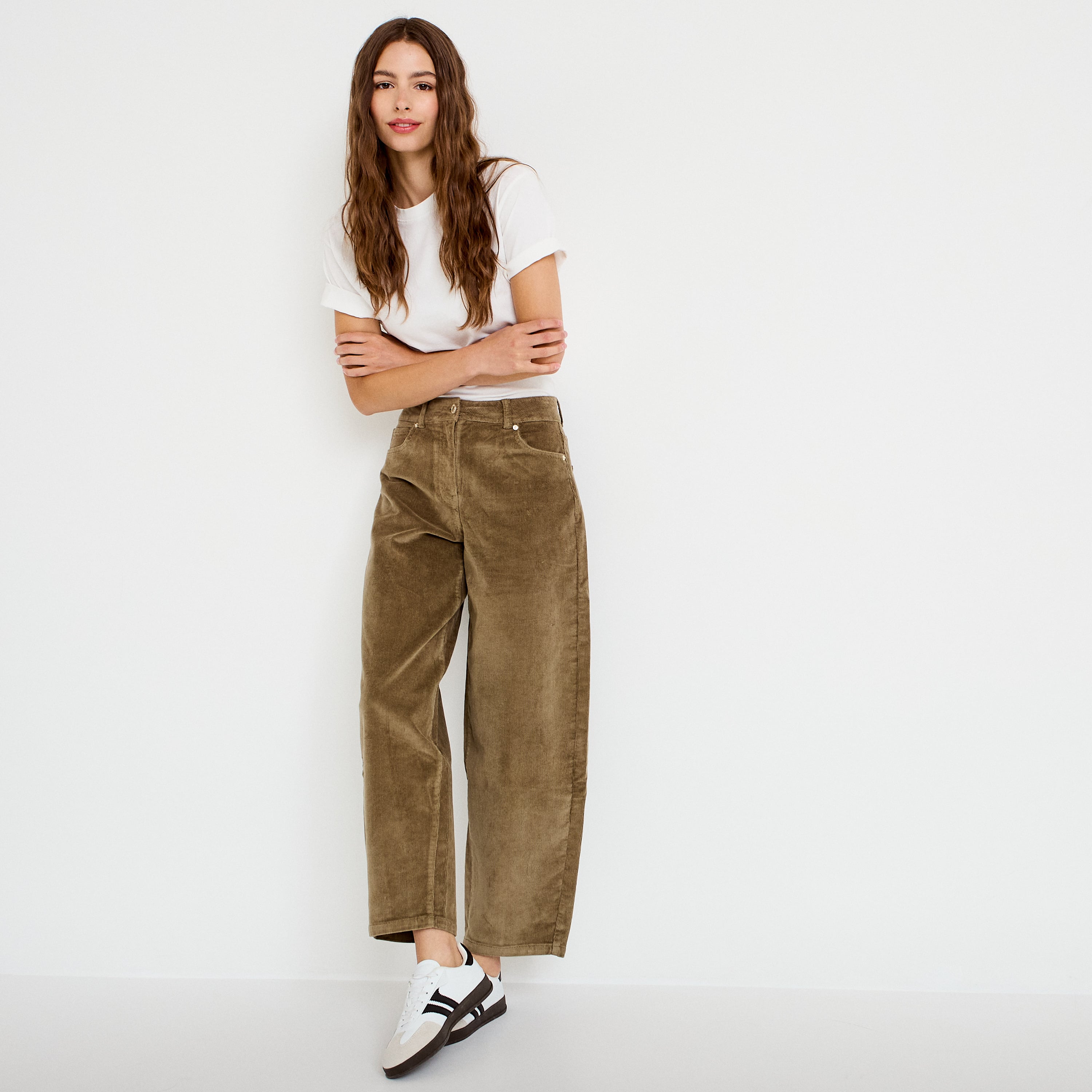 Pantalon barrel en velours vert kaki femme